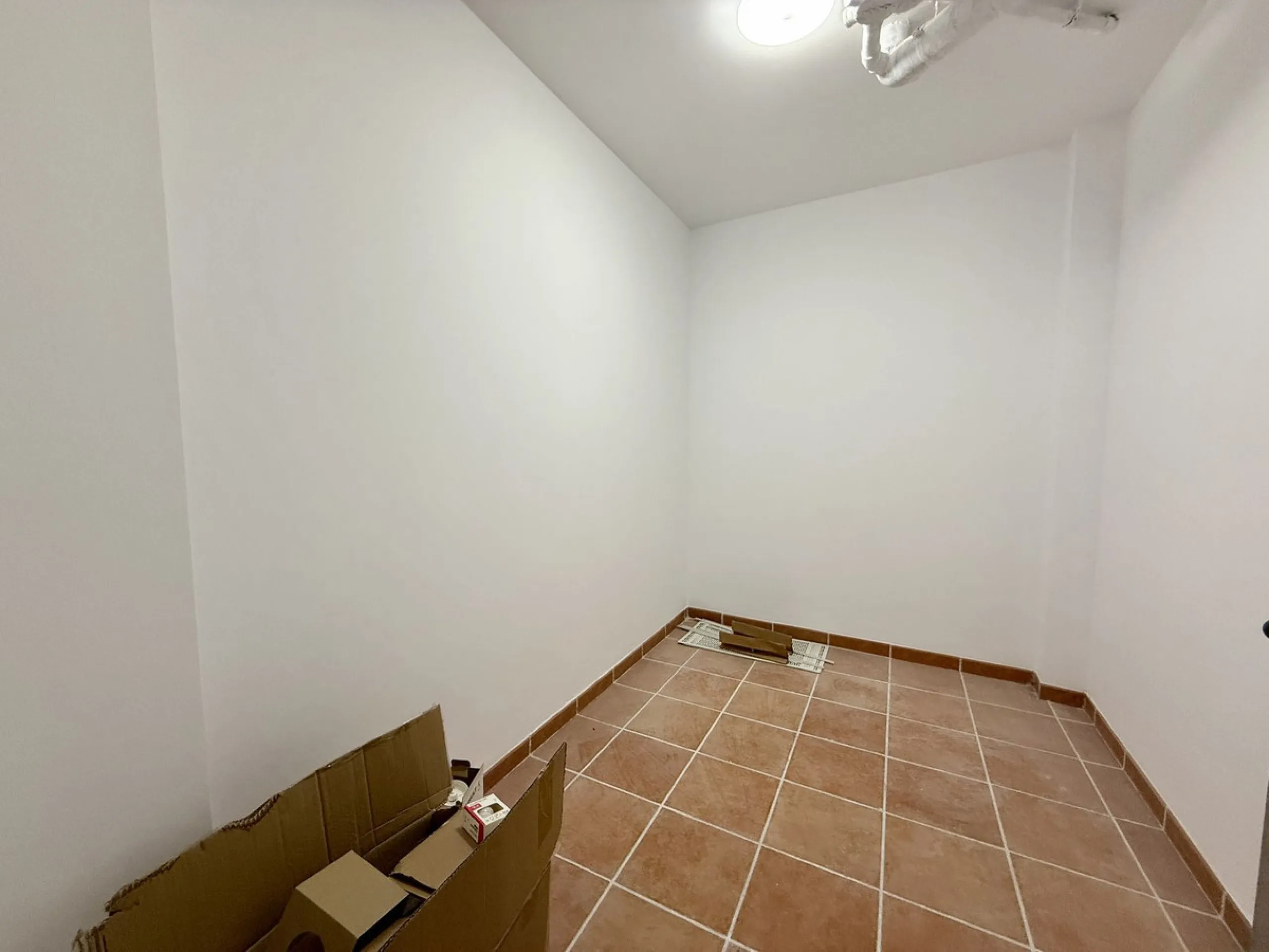 INVESTMENT PROPERTY GENERATING A YIELD OF NEARLY 6% GROSS PER ANNUM. THIS PROPERTY IS NOT VACANT IT HAS A PAYING TENANT ON A LONG TERM RENTAL CONTRACT FROM FEB 2026.
