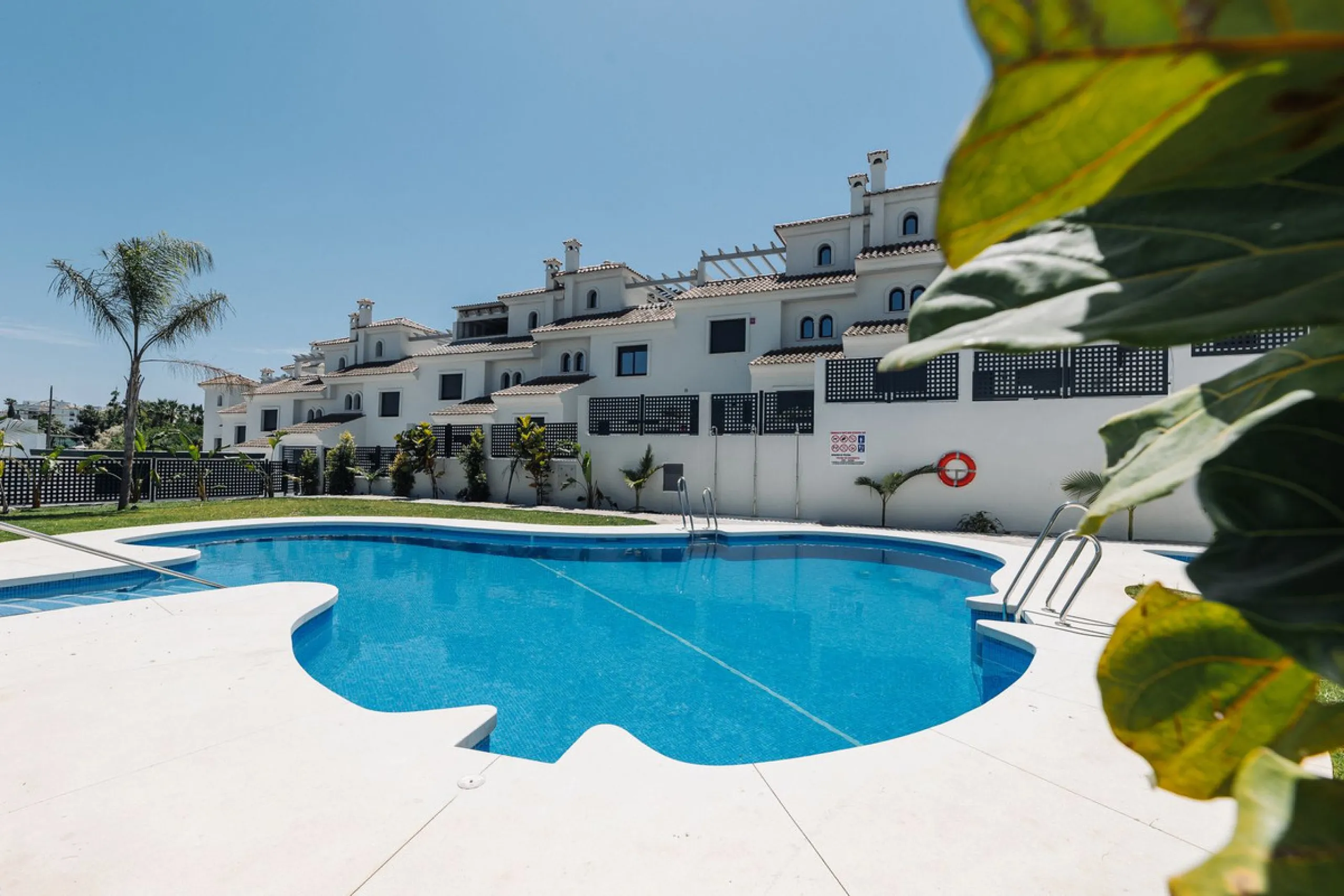 INVESTMENT PROPERTY GENERATING A YIELD OF NEARLY 6% GROSS PER ANNUM. THIS PROPERTY IS NOT VACANT IT HAS A PAYING TENANT ON A LONG TERM RENTAL CONTRACT FROM FEB 2026.