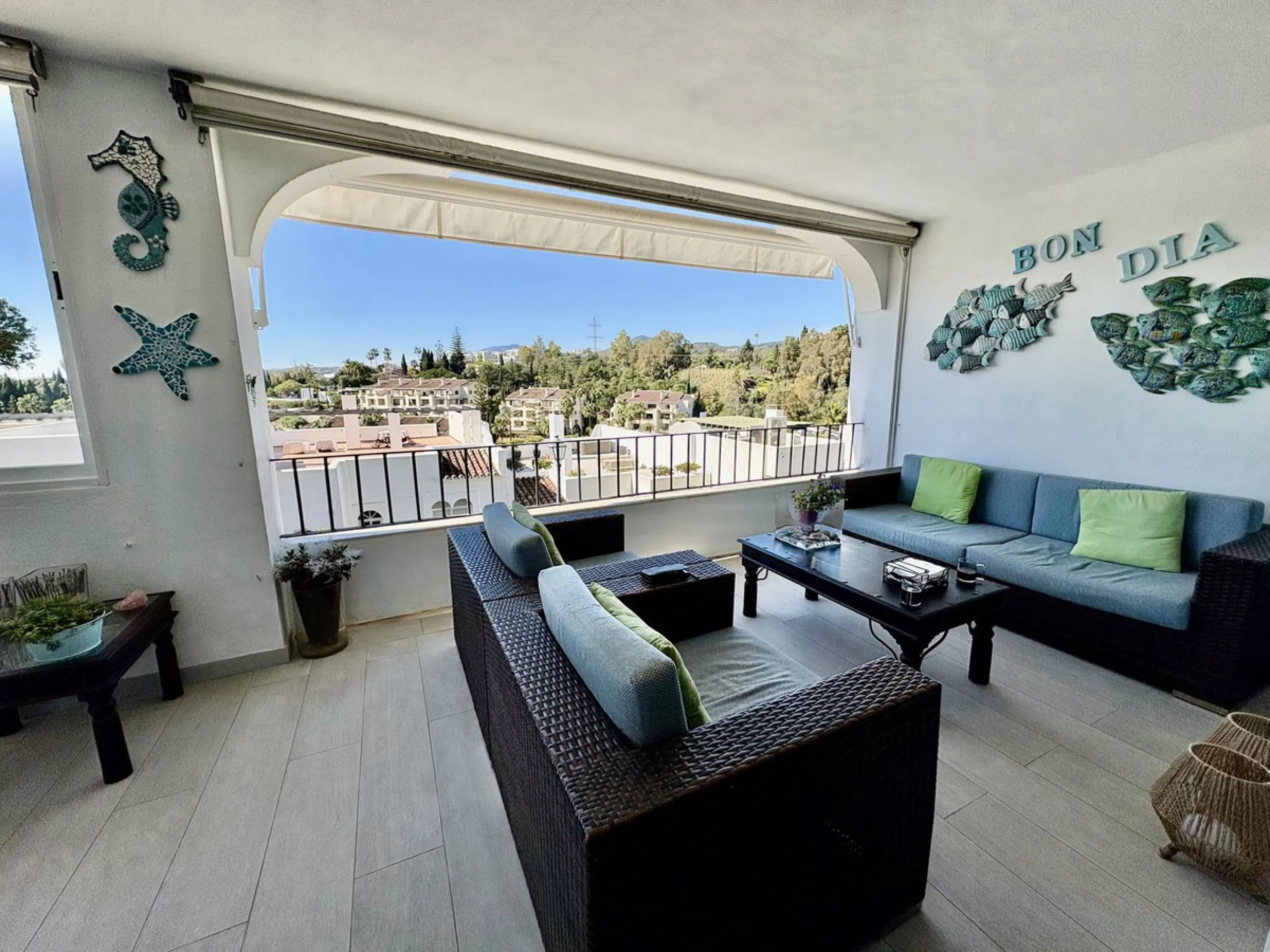 Modern and spacious apartment for sale in the sought after community of Balcones de la Quinta. The apartment has been beautifully renovated and is presented immaculately as a 2 bedroom 2 bathroom apartment but could easily be converted into 3 bedrooms giv