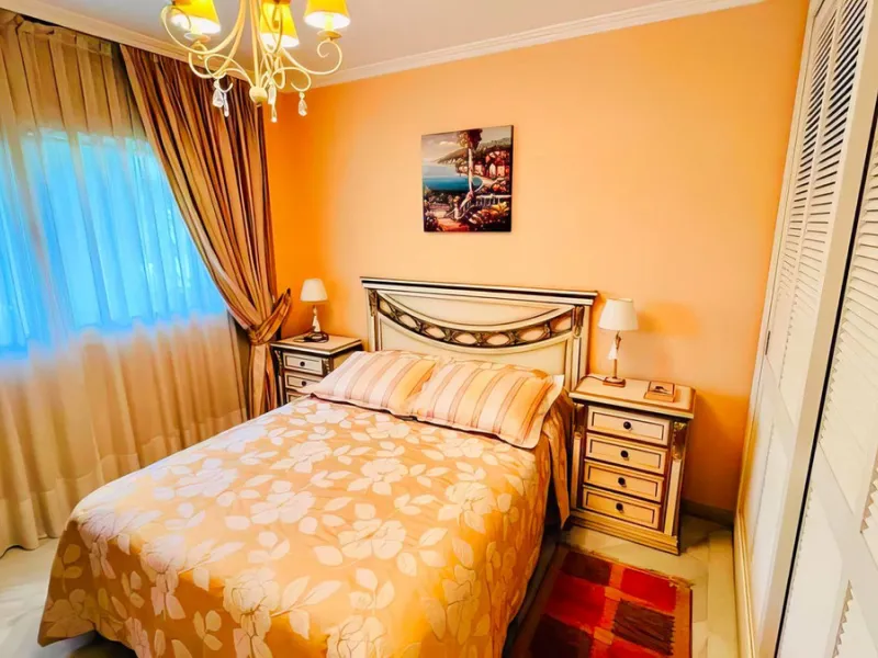 OPPORTUNITY: Beach side 3 bed luxury apartment, Marbella Golden Mile.