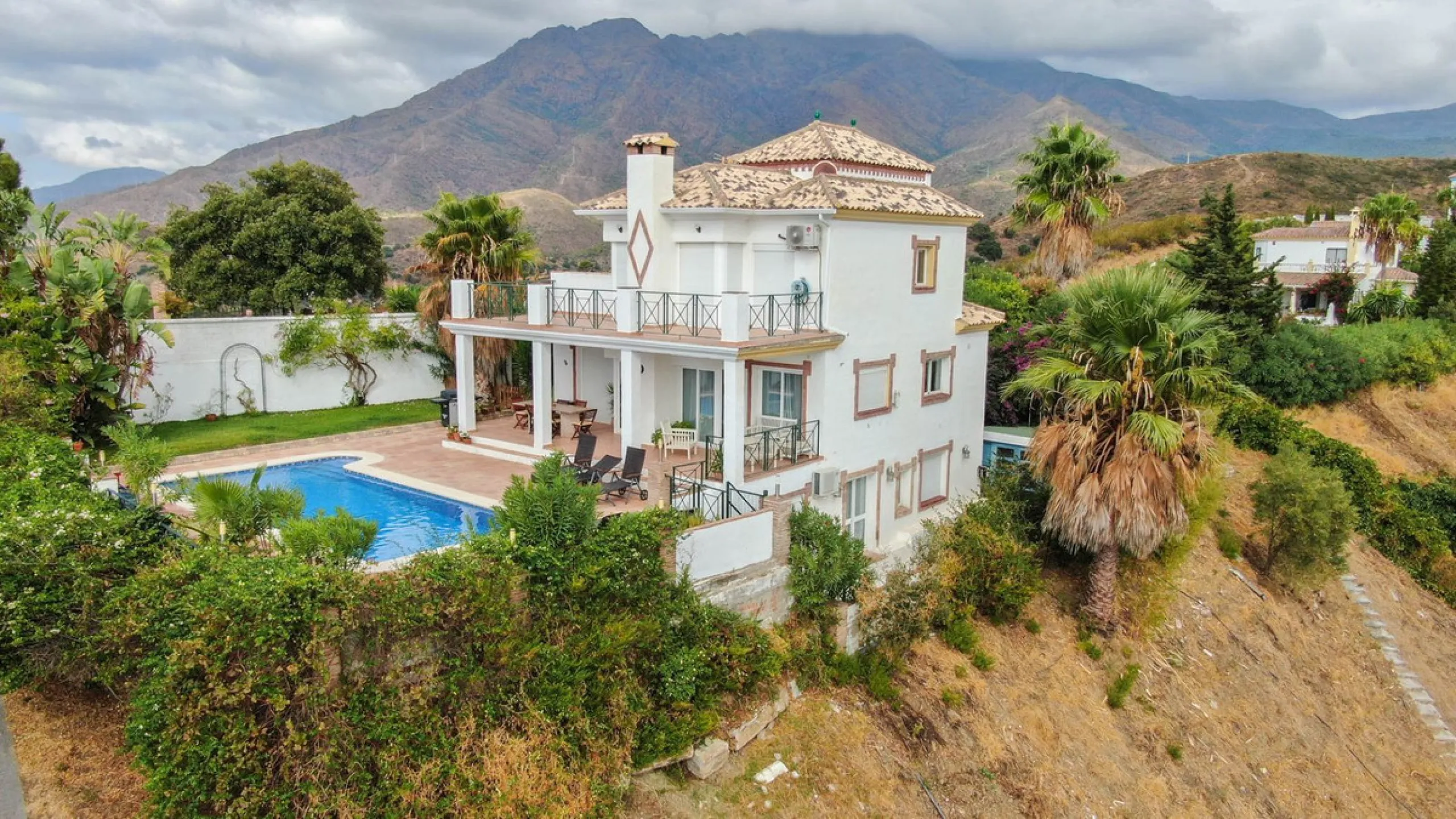 Charming Country Estate with Sea Views for Sale in Los Reales, Estepona – Costa del Sol