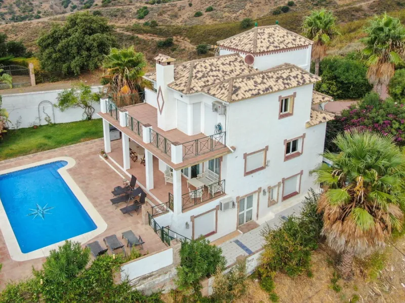 Charming Country Estate with Sea Views for Sale in Los Reales, Estepona – Costa del Sol