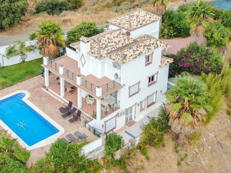 Charming Country Estate with Sea Views for Sale in Los Reales, Estepona – Costa del Sol
