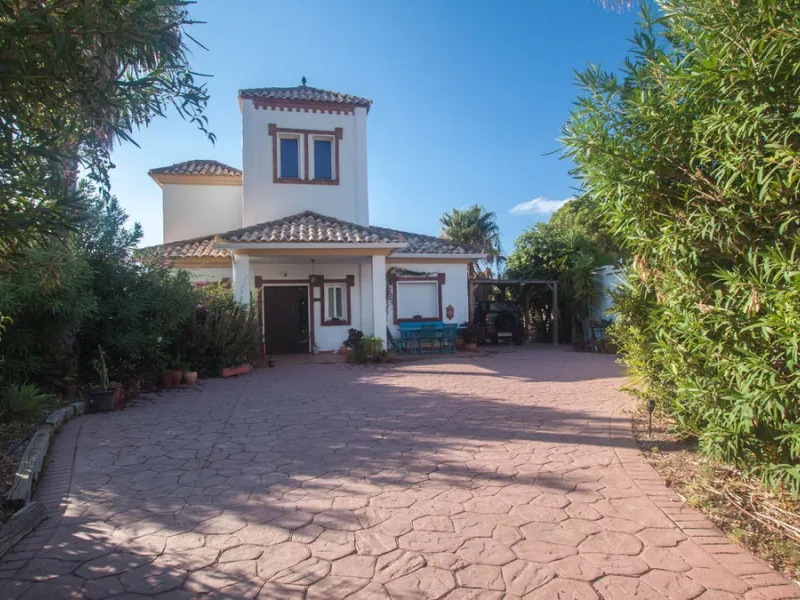 Charming Country Estate with Sea Views for Sale in Los Reales, Estepona – Costa del Sol