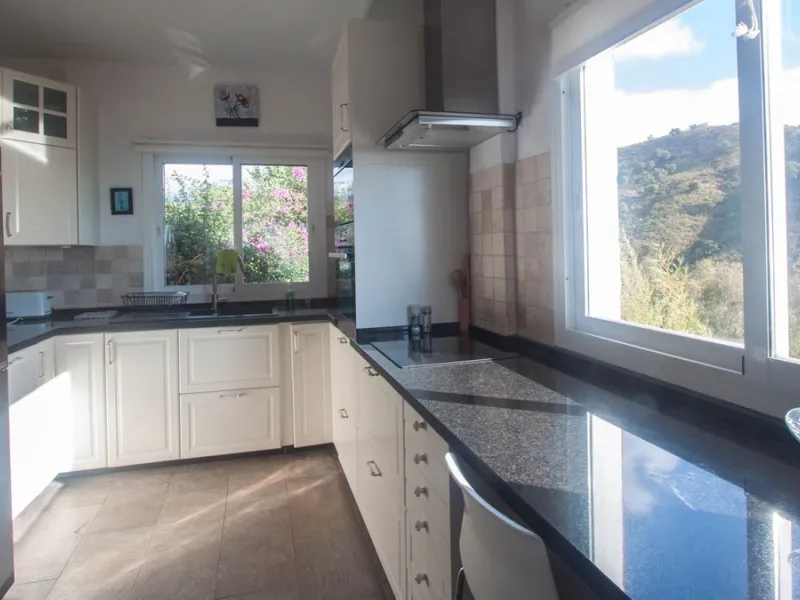 Charming Country Estate with Sea Views for Sale in Los Reales, Estepona – Costa del Sol
