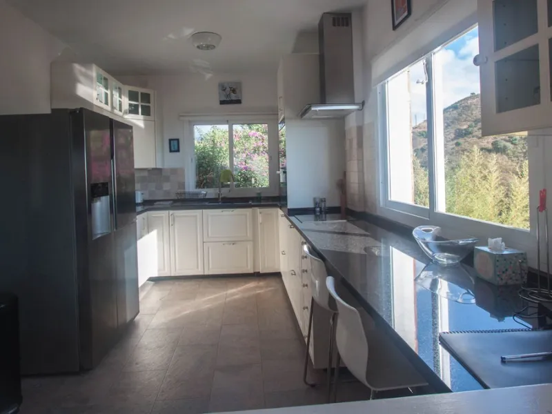 Charming Country Estate with Sea Views for Sale in Los Reales, Estepona – Costa del Sol
