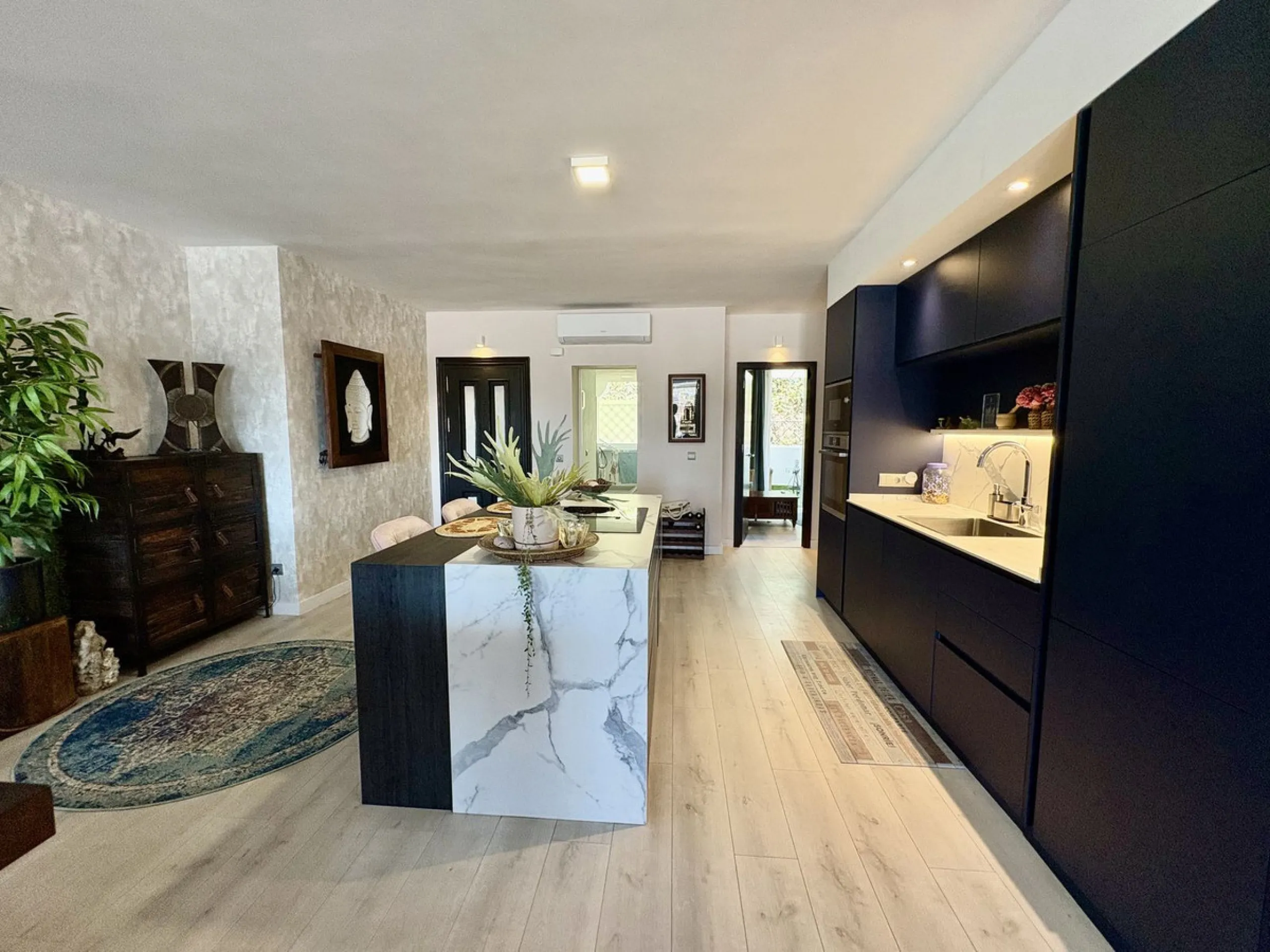 Modern and spacious apartment for sale in the sought after community of Balcones de la Quinta. The apartment has been beautifully renovated and is presented immaculately as a 2 bedroom 2 bathroom apartment but could easily be converted into 3 bedrooms giv