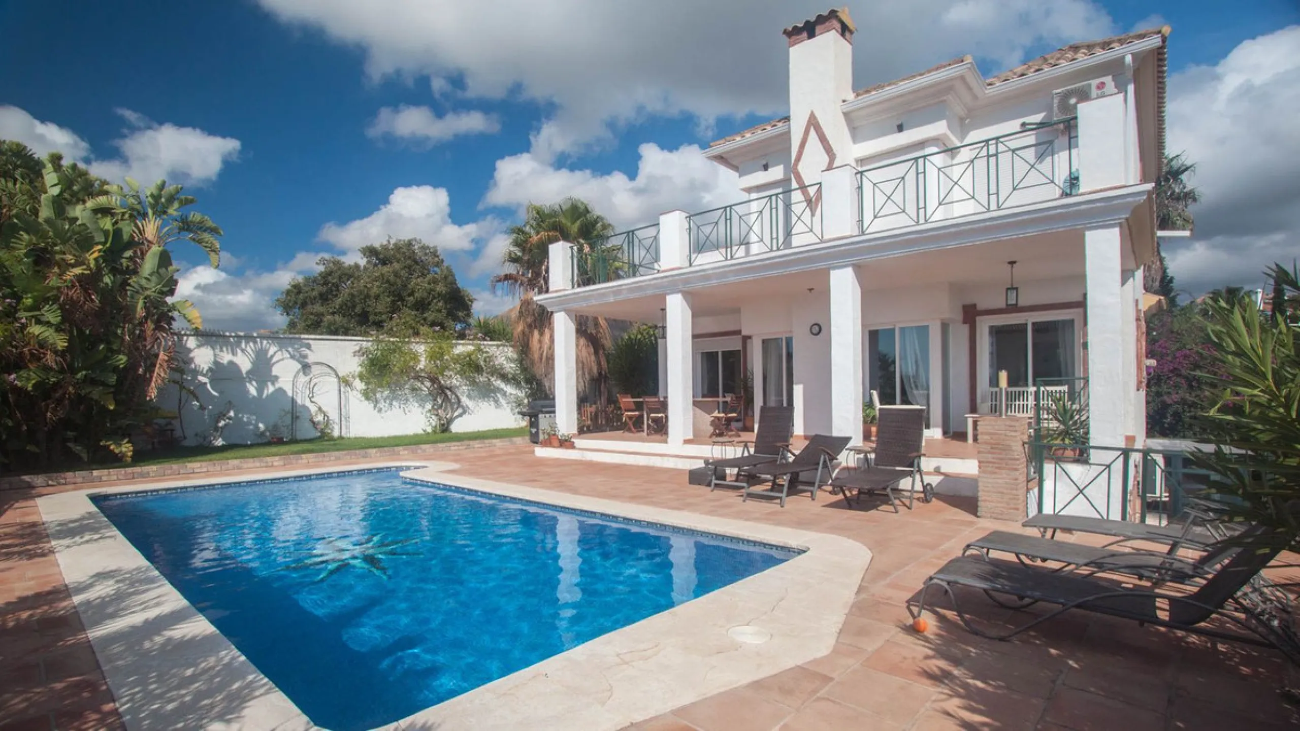 Charming Country Estate with Sea Views for Sale in Los Reales, Estepona – Costa del Sol