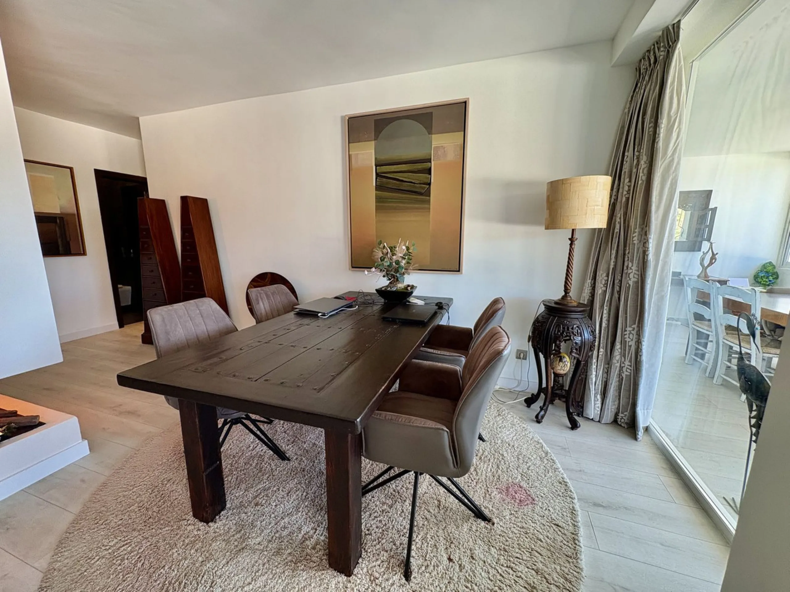 Modern and spacious apartment for sale in the sought after community of Balcones de la Quinta. The apartment has been beautifully renovated and is presented immaculately as a 2 bedroom 2 bathroom apartment but could easily be converted into 3 bedrooms giv