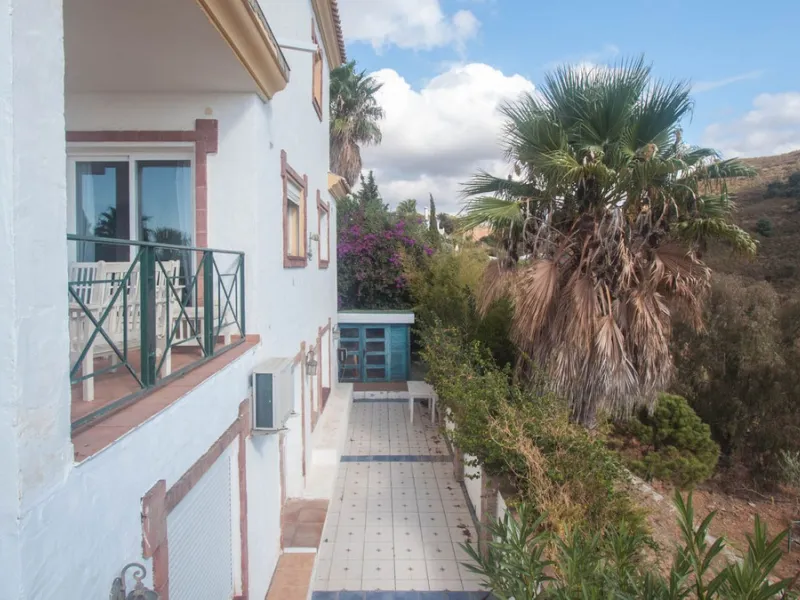Charming Country Estate with Sea Views for Sale in Los Reales, Estepona – Costa del Sol