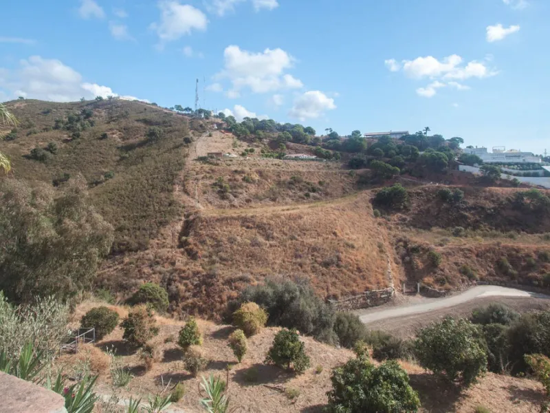Charming Country Estate with Sea Views for Sale in Los Reales, Estepona – Costa del Sol