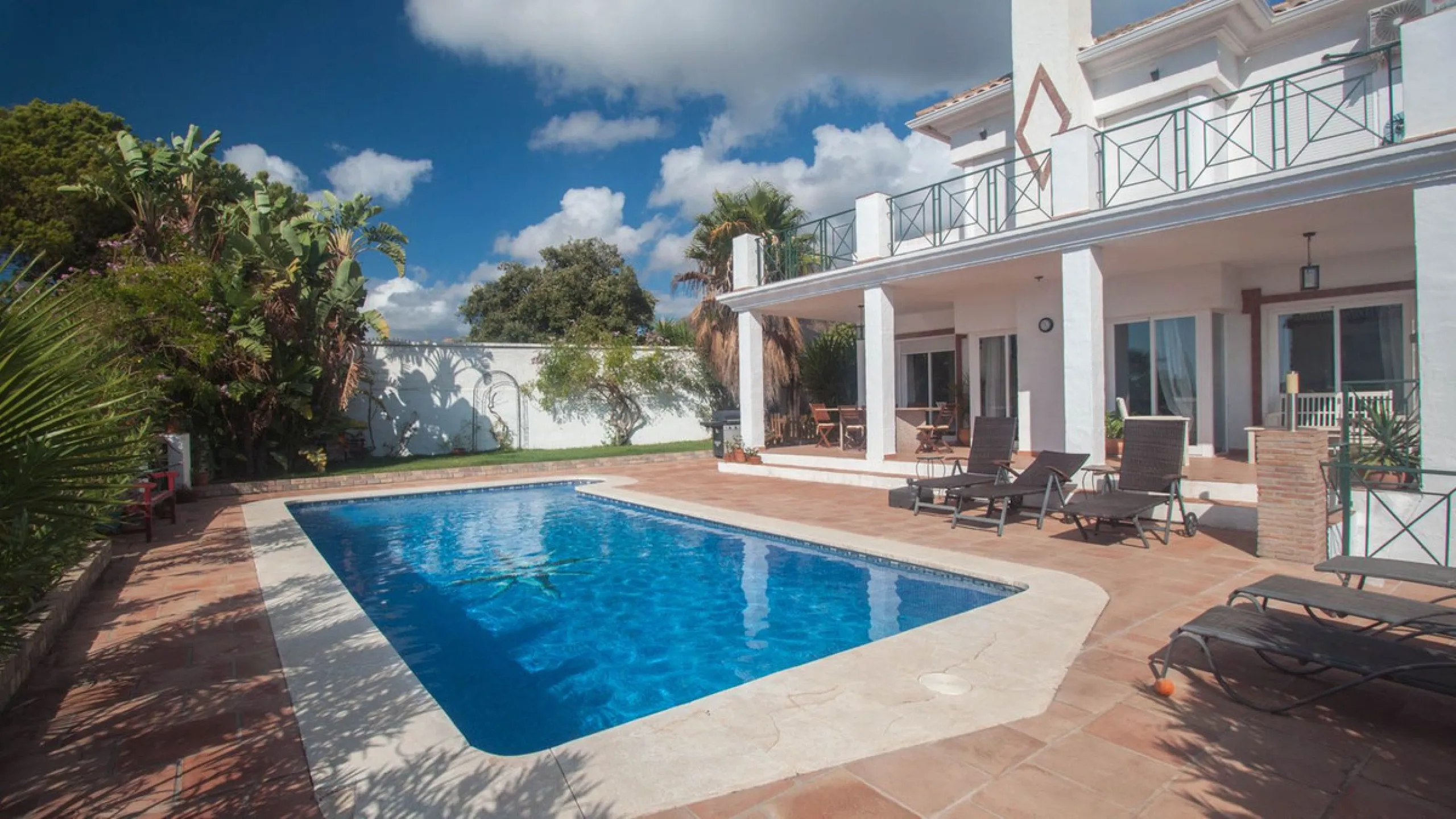 Charming Country Estate with Sea Views for Sale in Los Reales, Estepona – Costa del Sol