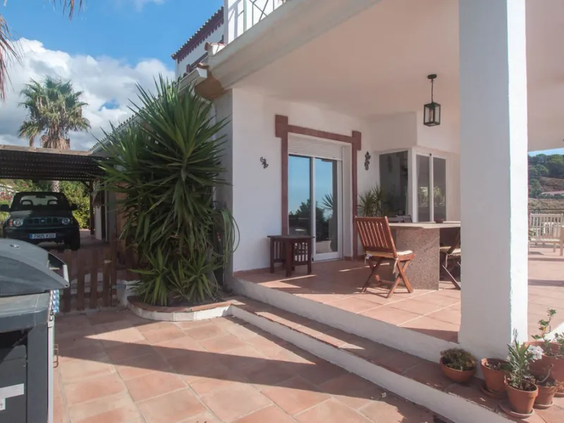 Charming Country Estate with Sea Views for Sale in Los Reales, Estepona – Costa del Sol