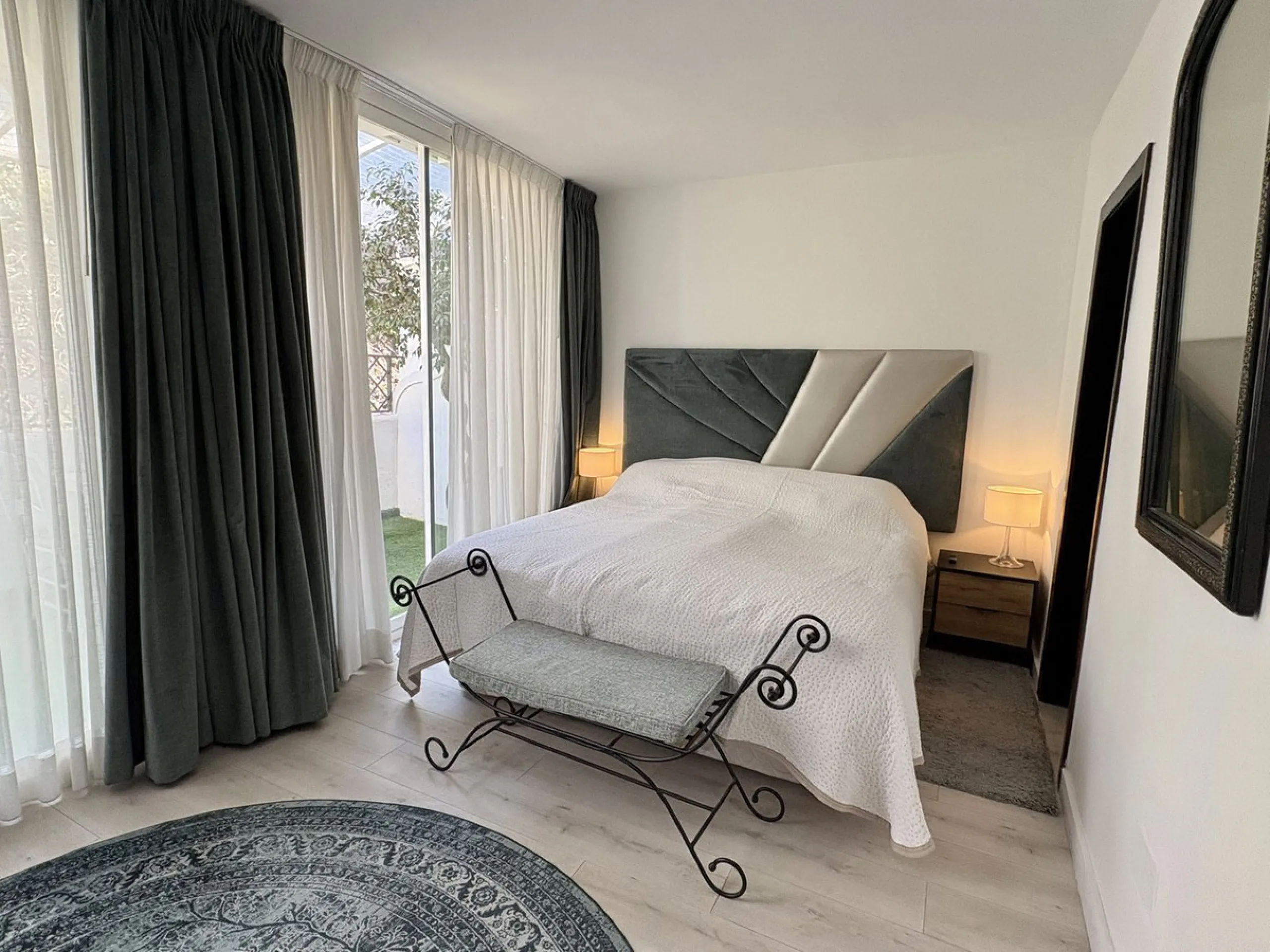 Modern and spacious apartment for sale in the sought after community of Balcones de la Quinta. The apartment has been beautifully renovated and is presented immaculately as a 2 bedroom 2 bathroom apartment but could easily be converted into 3 bedrooms giv