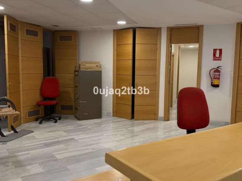 For sale or rent, we present this magnificent ground-floor commercial premises, perfectly located in one of the busiest and most sought-after areas in the heart of Marbella. Its corner position, with multiple direct street entrances and outstanding visibi