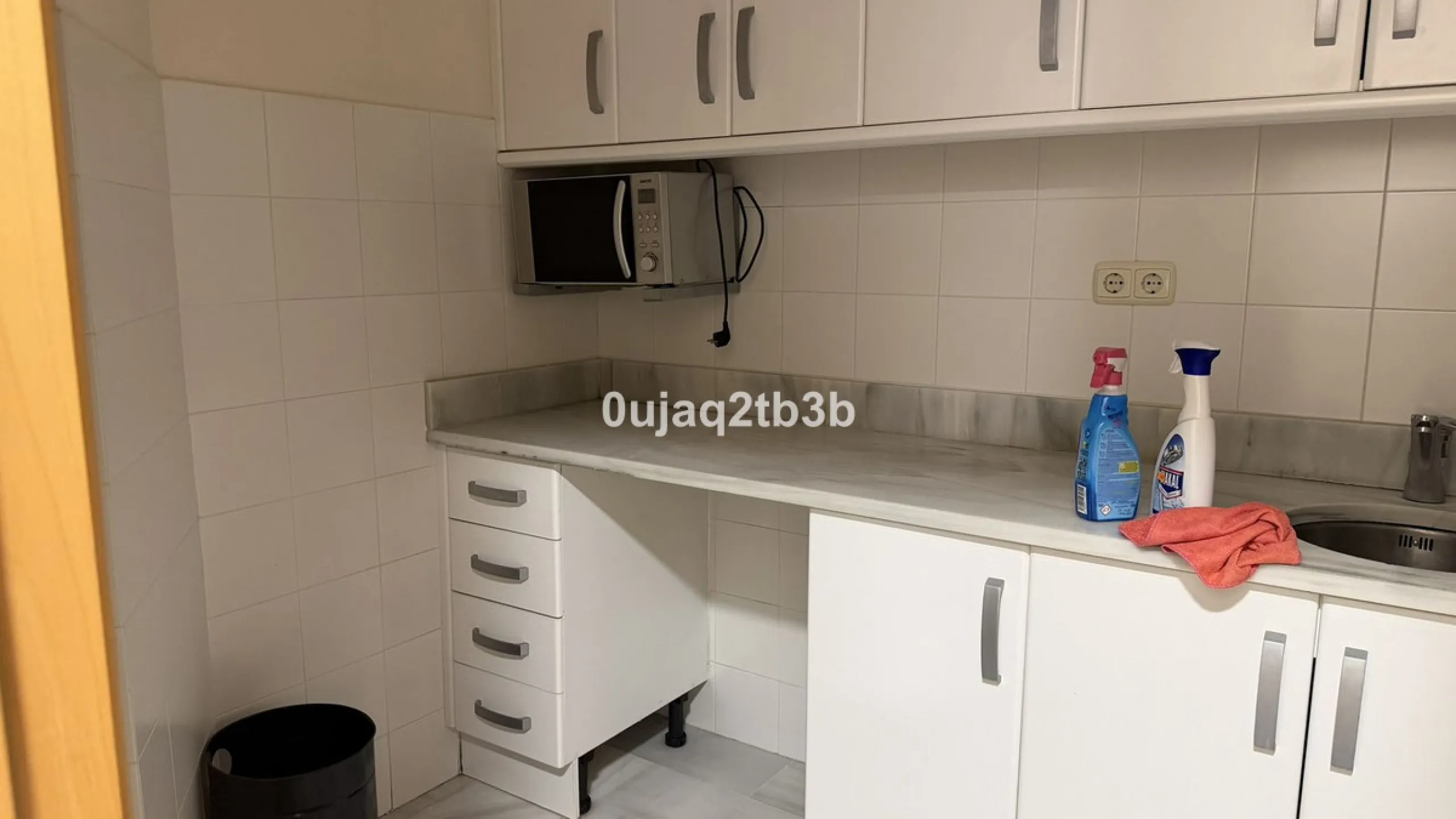 For sale or rent, we present this magnificent ground-floor commercial premises, perfectly located in one of the busiest and most sought-after areas in the heart of Marbella. Its corner position, with multiple direct street entrances and outstanding visibi