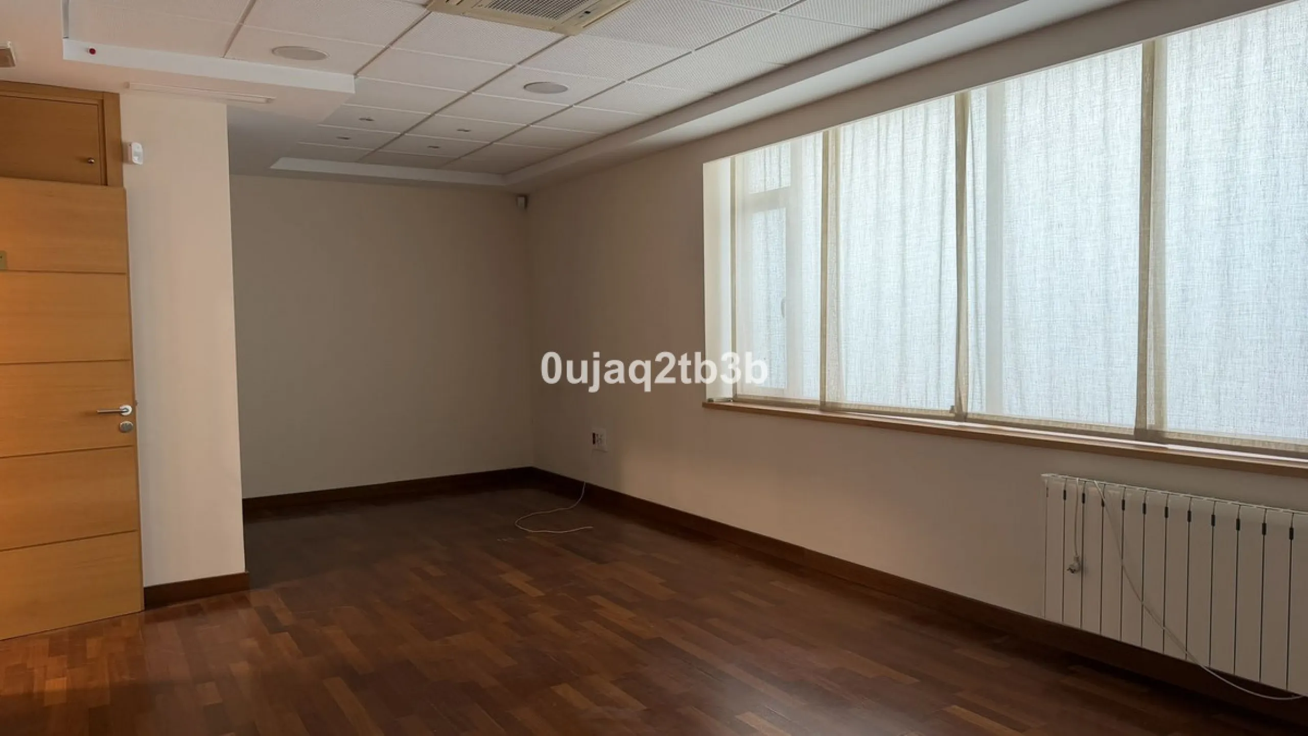For sale or rent, we present this magnificent ground-floor commercial premises, perfectly located in one of the busiest and most sought-after areas in the heart of Marbella. Its corner position, with multiple direct street entrances and outstanding visibi