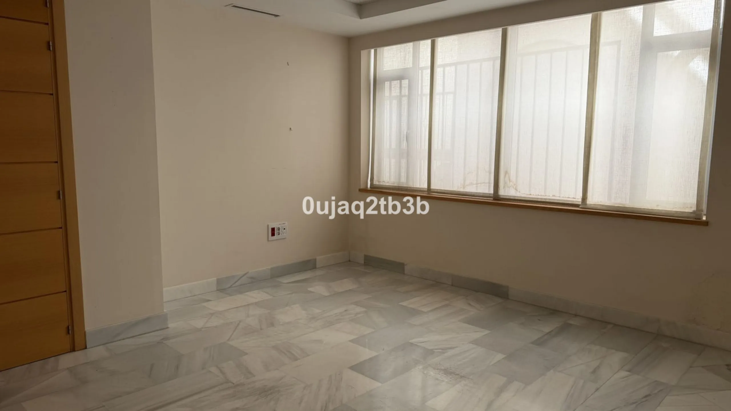 For sale or rent, we present this magnificent ground-floor commercial premises, perfectly located in one of the busiest and most sought-after areas in the heart of Marbella. Its corner position, with multiple direct street entrances and outstanding visibi
