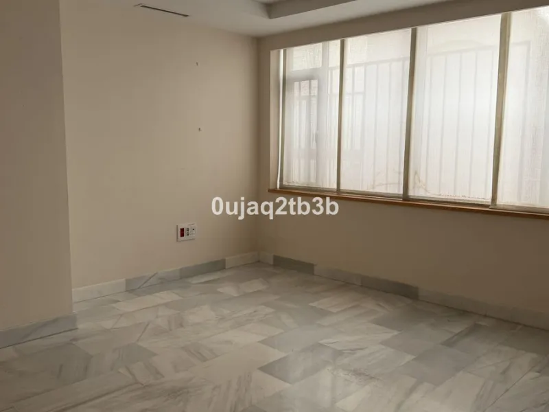 For sale or rent, we present this magnificent ground-floor commercial premises, perfectly located in one of the busiest and most sought-after areas in the heart of Marbella. Its corner position, with multiple direct street entrances and outstanding visibi