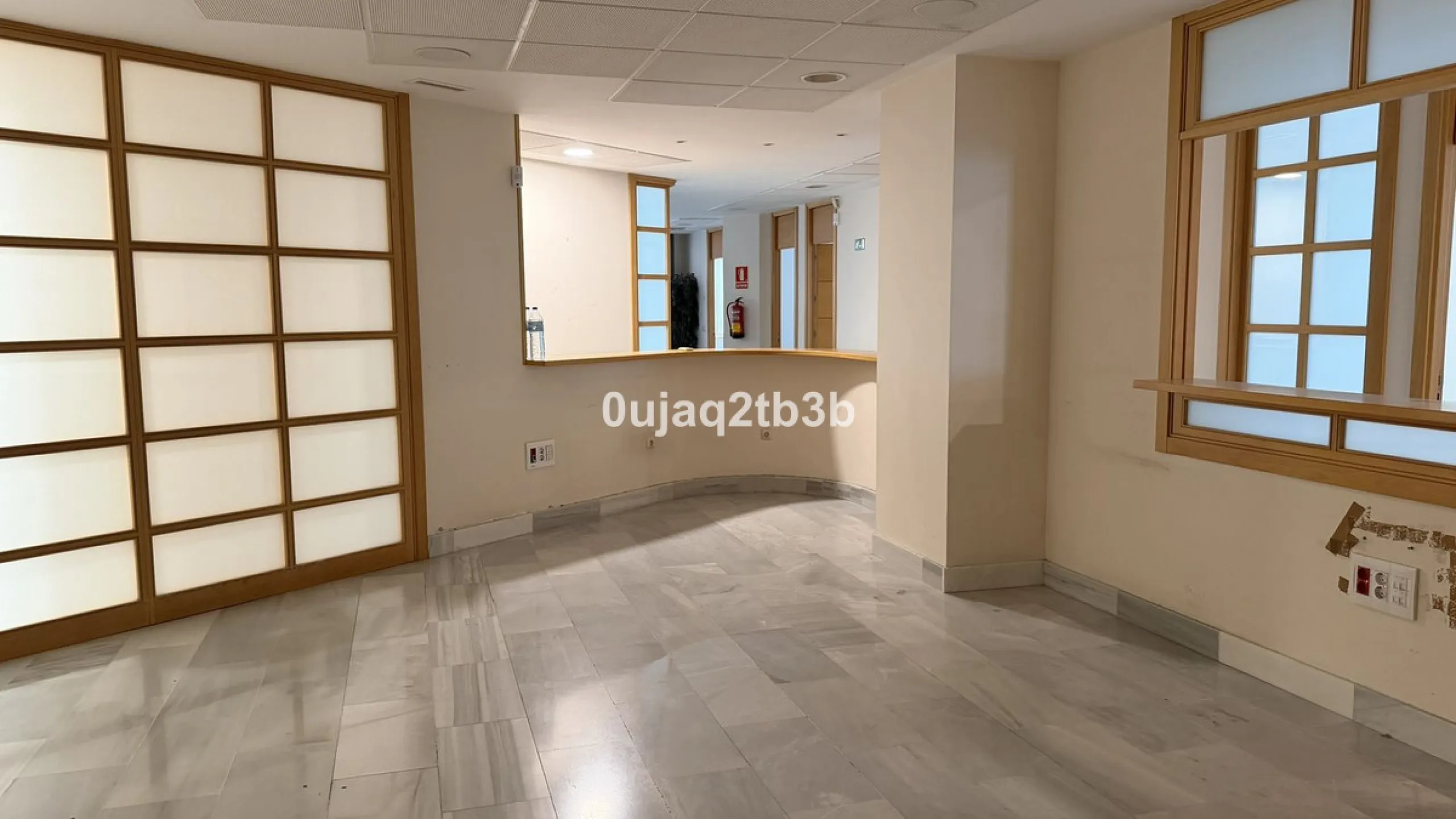 For sale or rent, we present this magnificent ground-floor commercial premises, perfectly located in one of the busiest and most sought-after areas in the heart of Marbella. Its corner position, with multiple direct street entrances and outstanding visibi