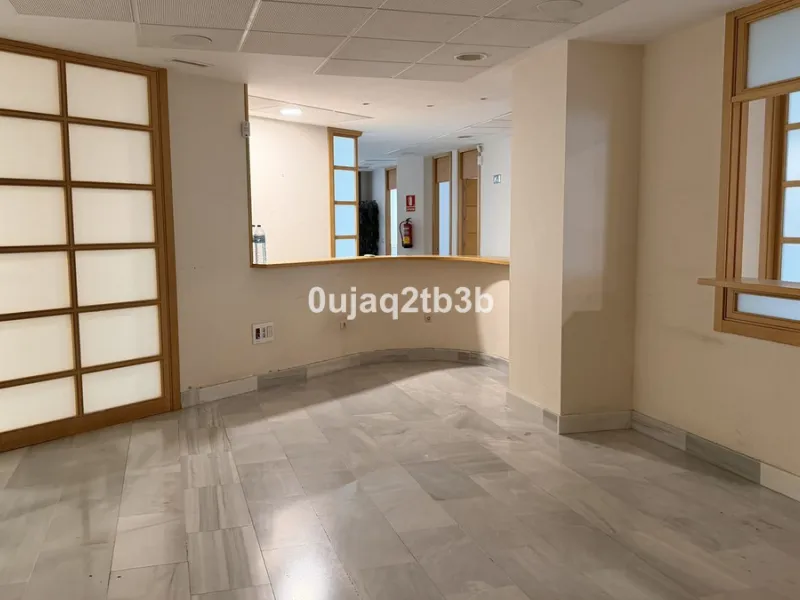 For sale or rent, we present this magnificent ground-floor commercial premises, perfectly located in one of the busiest and most sought-after areas in the heart of Marbella. Its corner position, with multiple direct street entrances and outstanding visibi