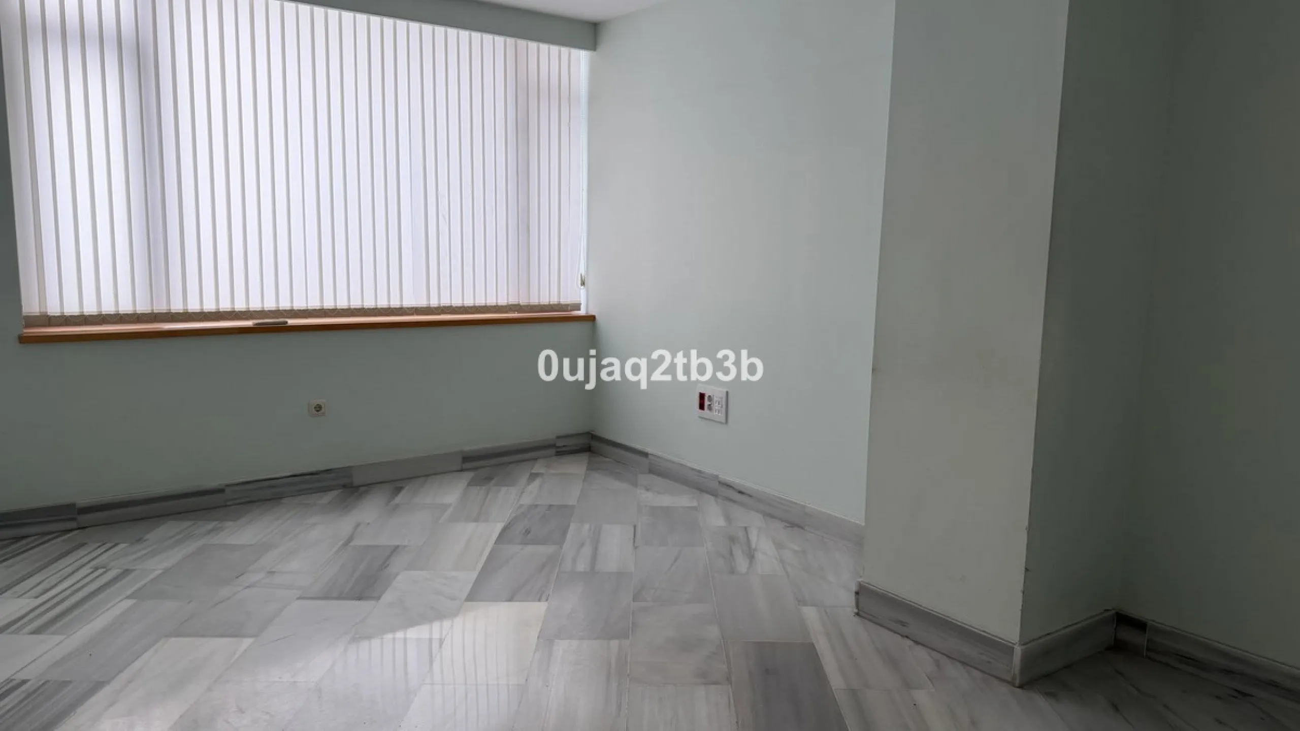For sale or rent, we present this magnificent ground-floor commercial premises, perfectly located in one of the busiest and most sought-after areas in the heart of Marbella. Its corner position, with multiple direct street entrances and outstanding visibi