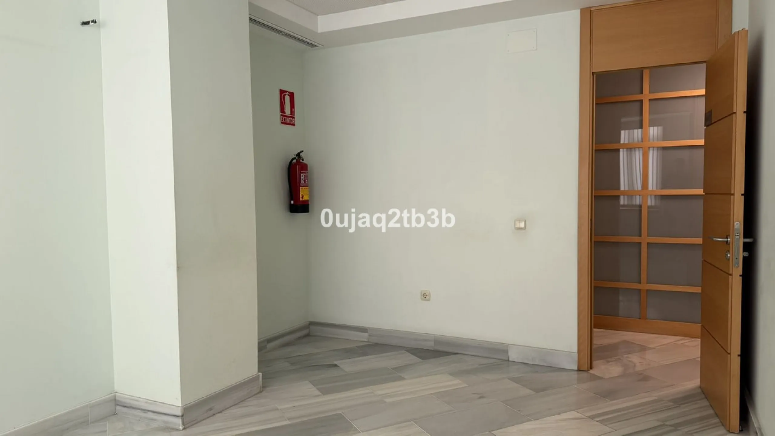 For sale or rent, we present this magnificent ground-floor commercial premises, perfectly located in one of the busiest and most sought-after areas in the heart of Marbella. Its corner position, with multiple direct street entrances and outstanding visibi