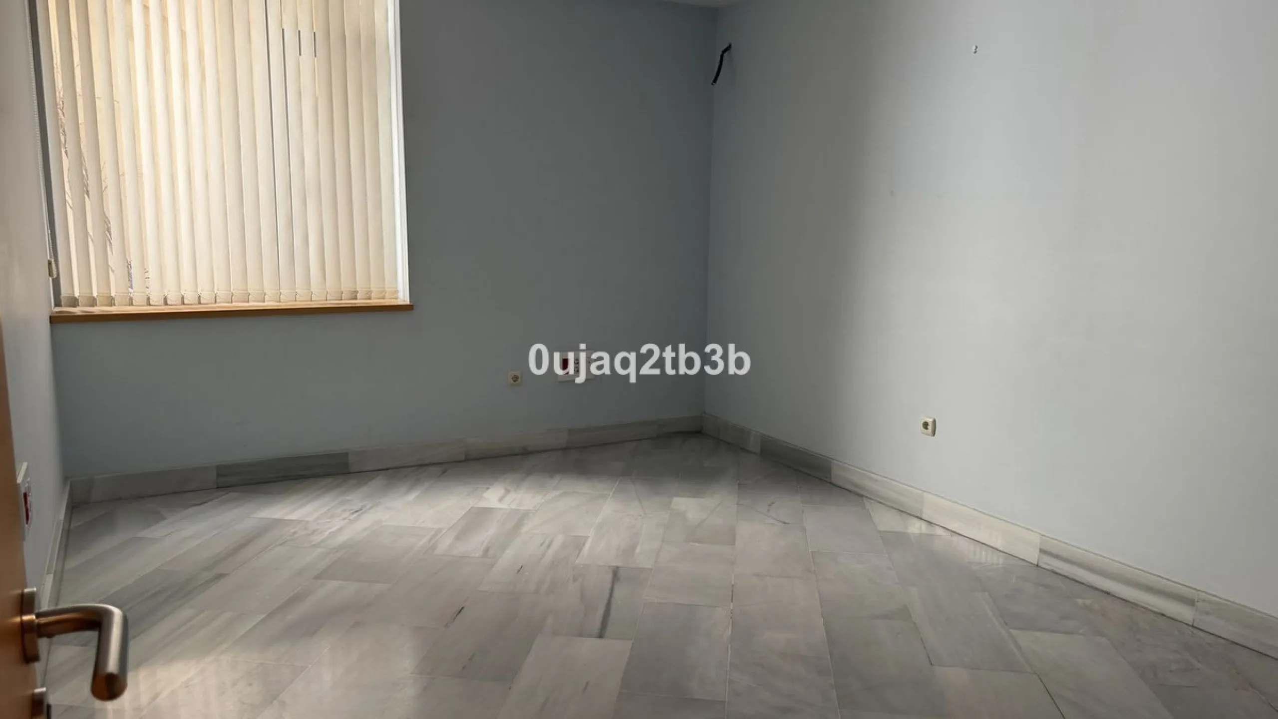 For sale or rent, we present this magnificent ground-floor commercial premises, perfectly located in one of the busiest and most sought-after areas in the heart of Marbella. Its corner position, with multiple direct street entrances and outstanding visibi