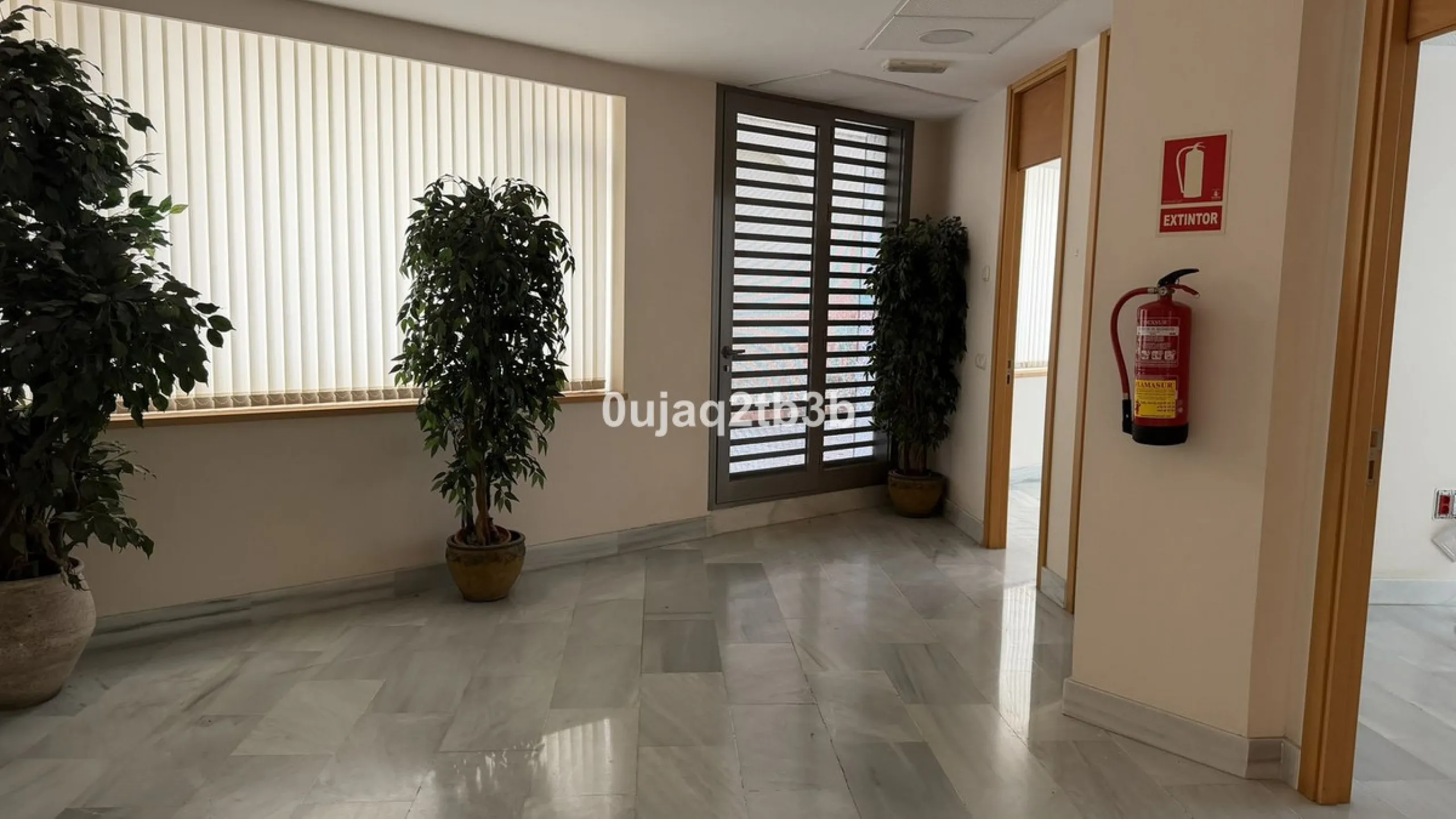 For sale or rent, we present this magnificent ground-floor commercial premises, perfectly located in one of the busiest and most sought-after areas in the heart of Marbella. Its corner position, with multiple direct street entrances and outstanding visibi