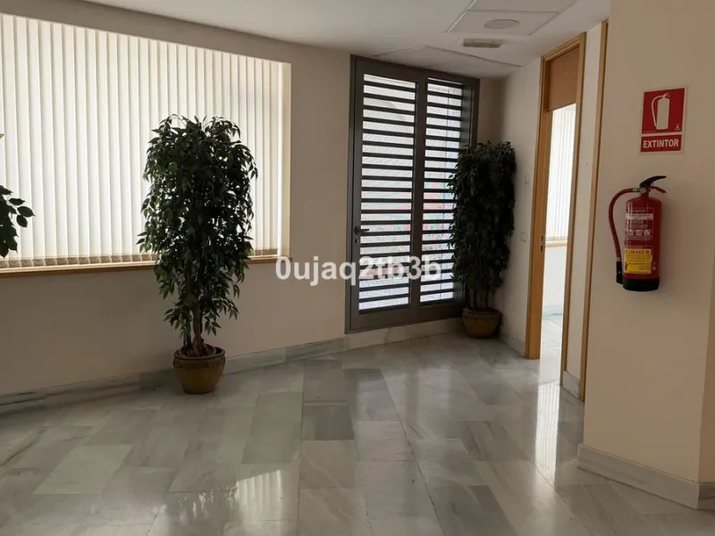 For sale or rent, we present this magnificent ground-floor commercial premises, perfectly located in one of the busiest and most sought-after areas in the heart of Marbella. Its corner position, with multiple direct street entrances and outstanding visibi