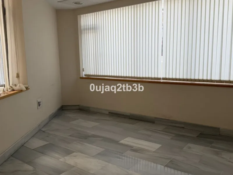 For sale or rent, we present this magnificent ground-floor commercial premises, perfectly located in one of the busiest and most sought-after areas in the heart of Marbella. Its corner position, with multiple direct street entrances and outstanding visibi