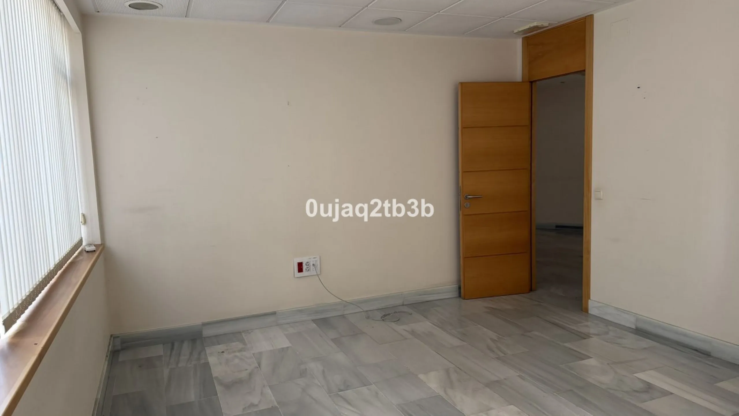 For sale or rent, we present this magnificent ground-floor commercial premises, perfectly located in one of the busiest and most sought-after areas in the heart of Marbella. Its corner position, with multiple direct street entrances and outstanding visibi