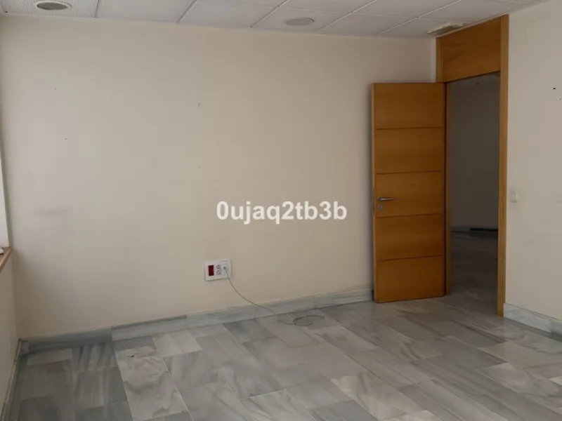For sale or rent, we present this magnificent ground-floor commercial premises, perfectly located in one of the busiest and most sought-after areas in the heart of Marbella. Its corner position, with multiple direct street entrances and outstanding visibi