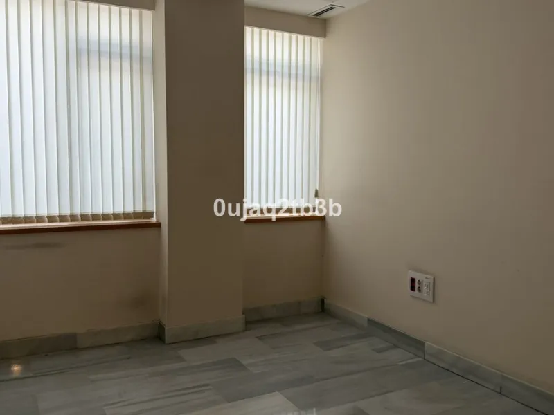 For sale or rent, we present this magnificent ground-floor commercial premises, perfectly located in one of the busiest and most sought-after areas in the heart of Marbella. Its corner position, with multiple direct street entrances and outstanding visibi