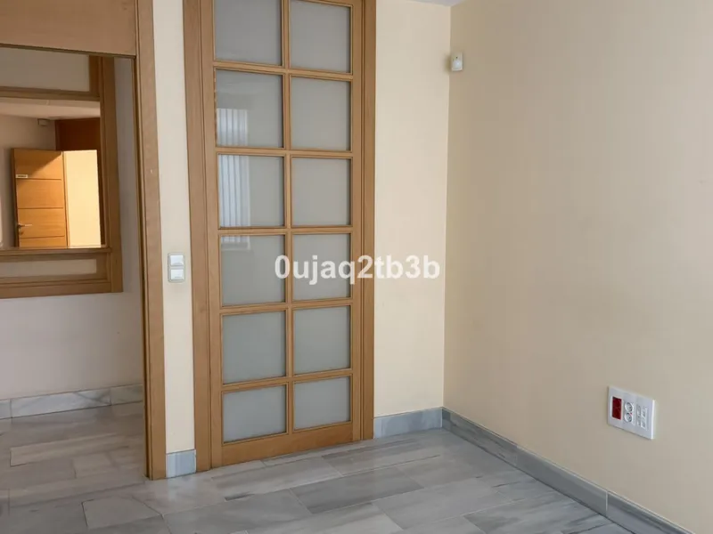 For sale or rent, we present this magnificent ground-floor commercial premises, perfectly located in one of the busiest and most sought-after areas in the heart of Marbella. Its corner position, with multiple direct street entrances and outstanding visibi