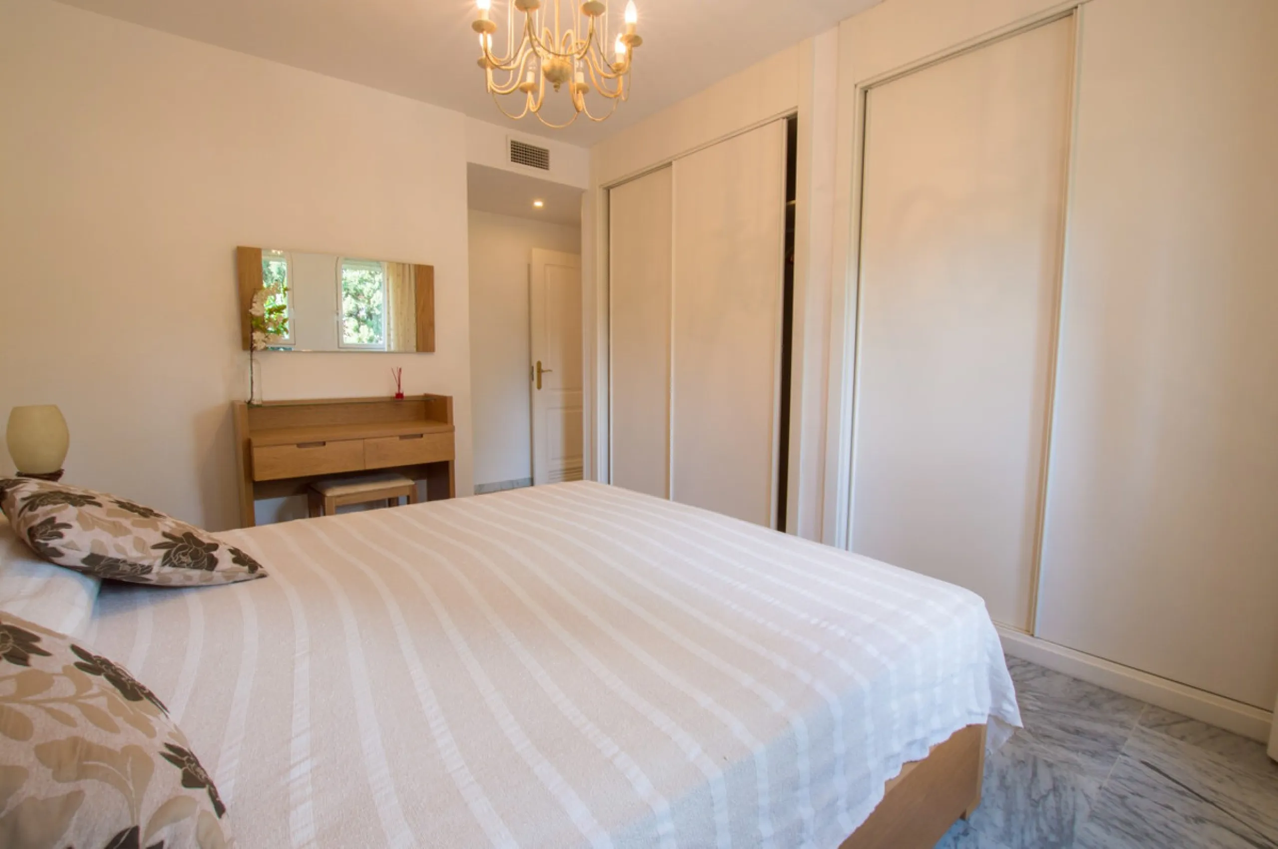 Spectacular apartment in San Pedro de Alcántara on the second line of the beach