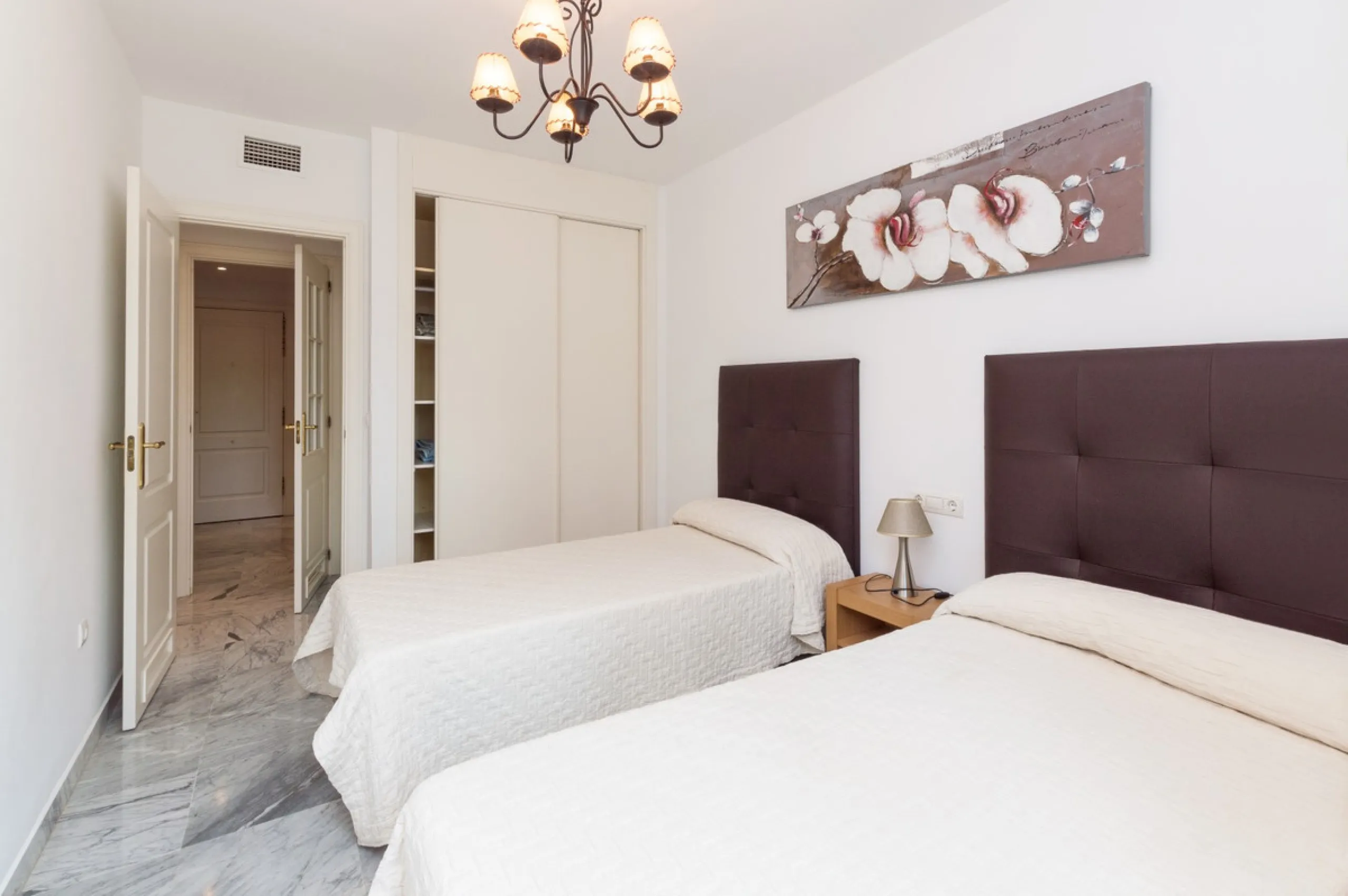Spectacular apartment in San Pedro de Alcántara on the second line of the beach