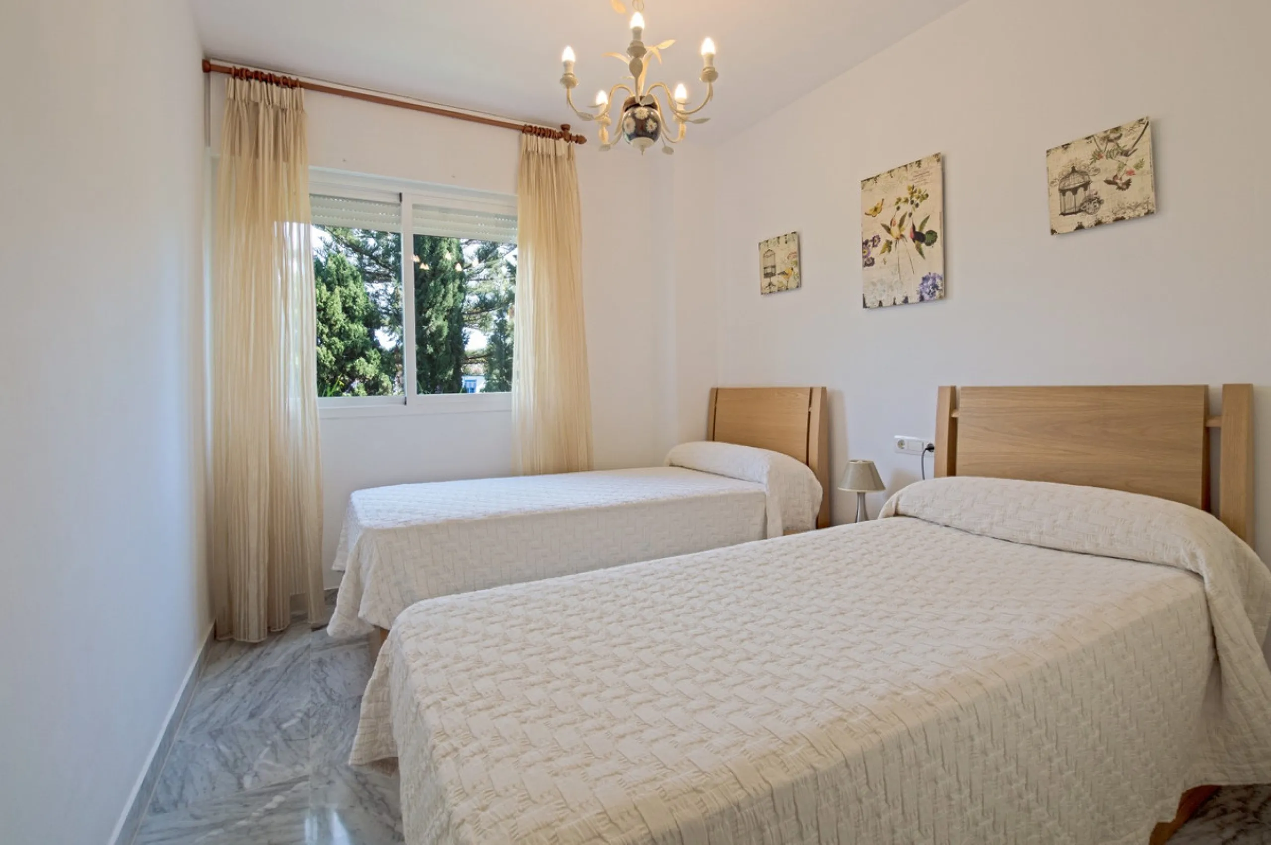 Spectacular apartment in San Pedro de Alcántara on the second line of the beach