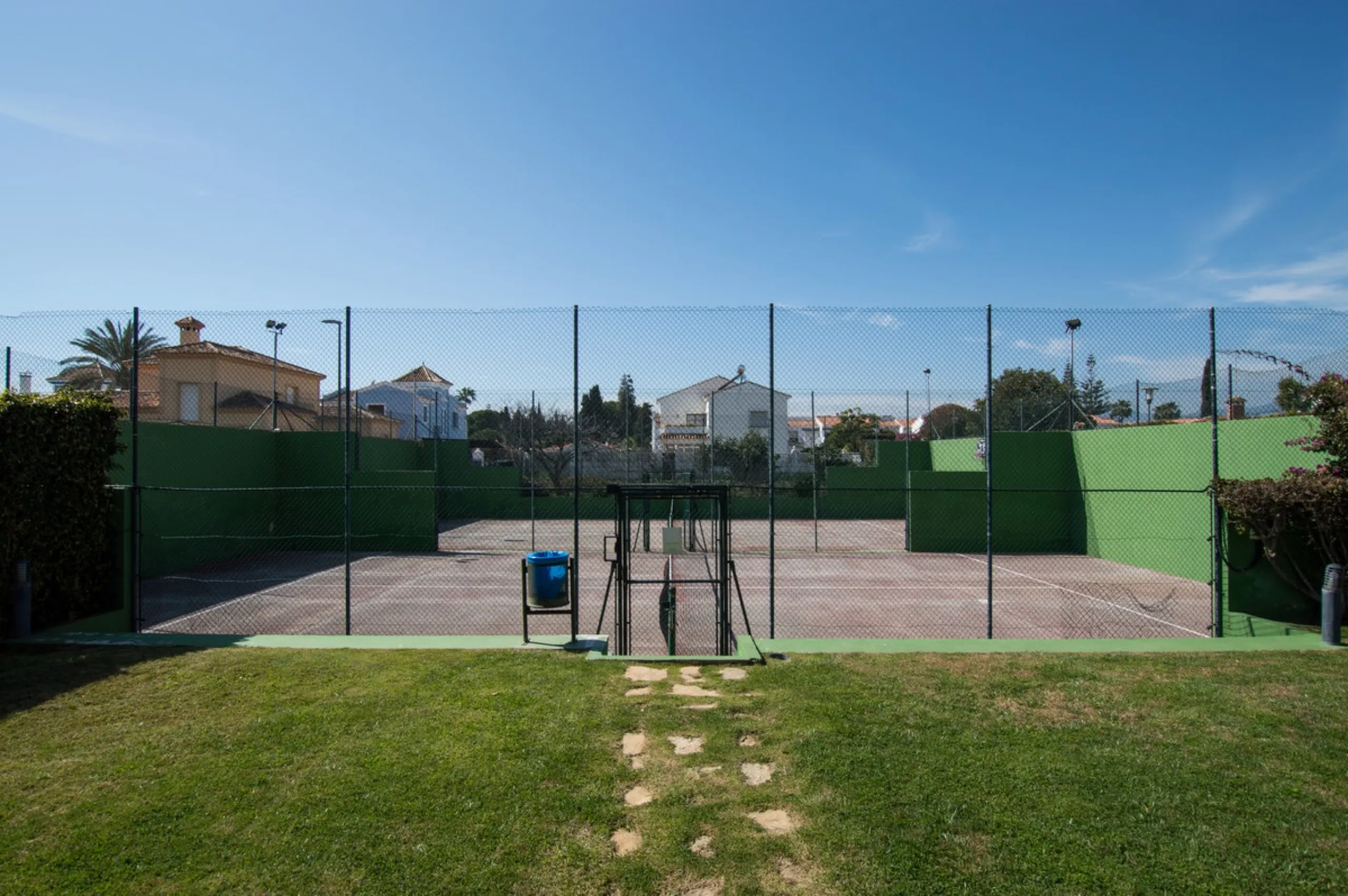 Spectacular apartment in San Pedro de Alcántara on the second line of the beach