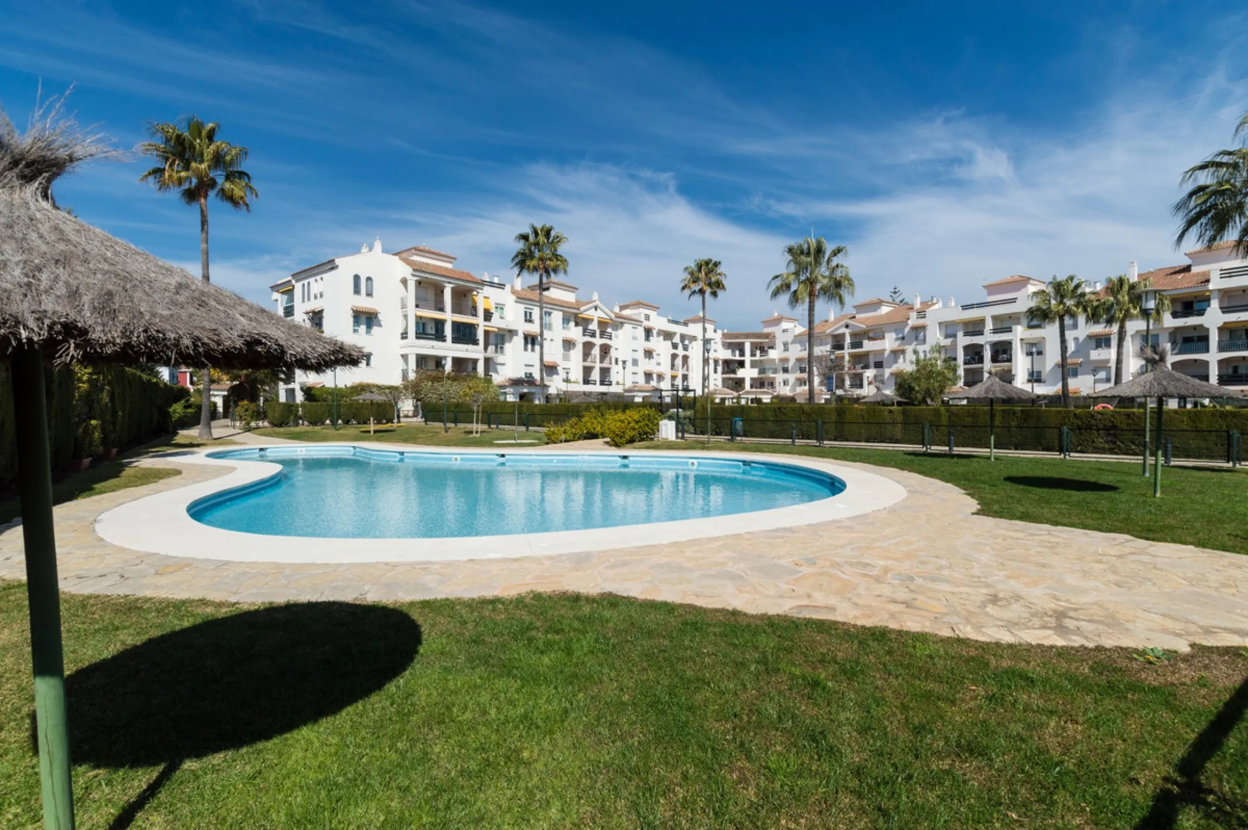 Spectacular apartment in San Pedro de Alcántara on the second line of the beach