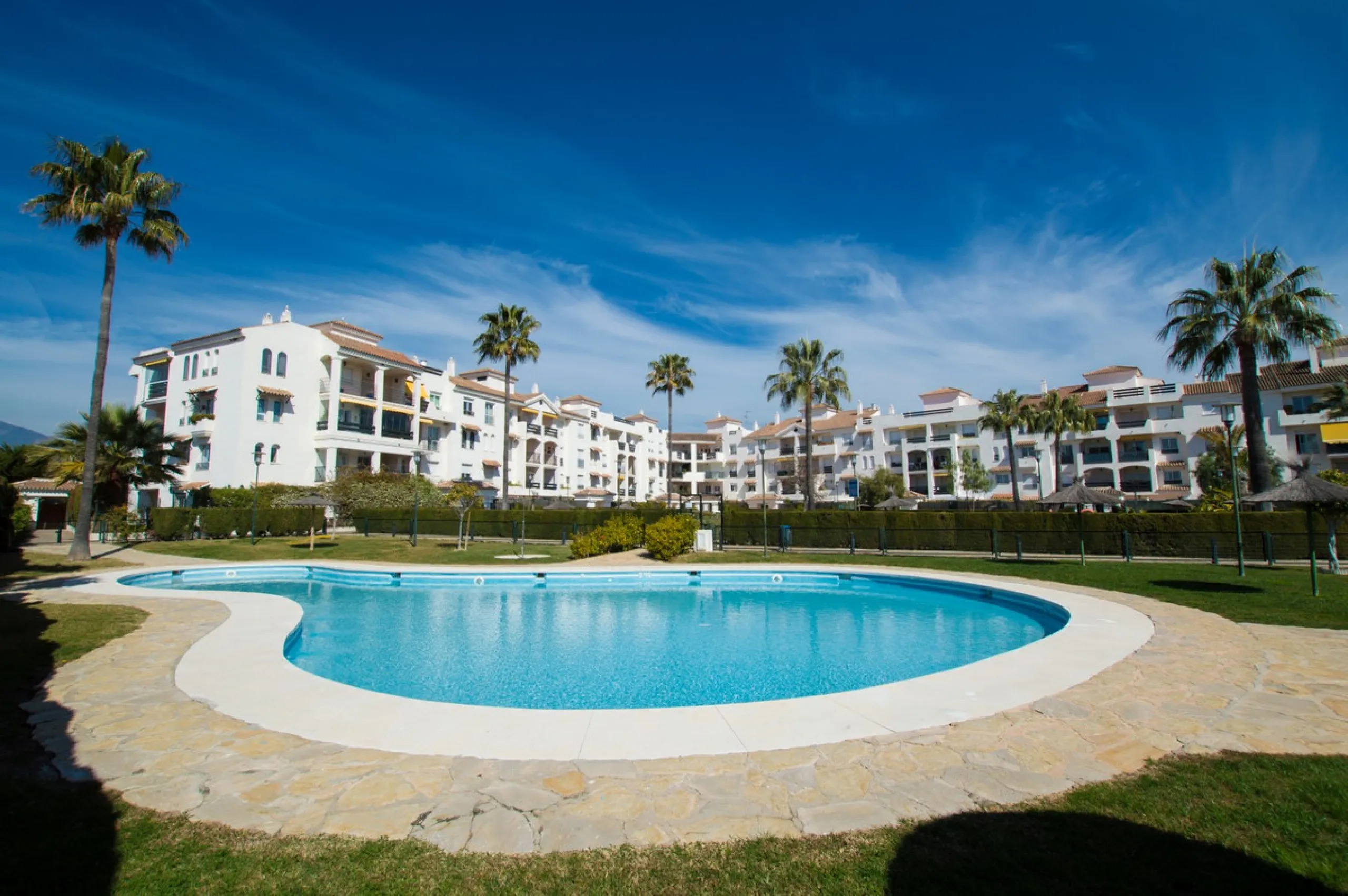 Spectacular apartment in San Pedro de Alcántara on the second line of the beach