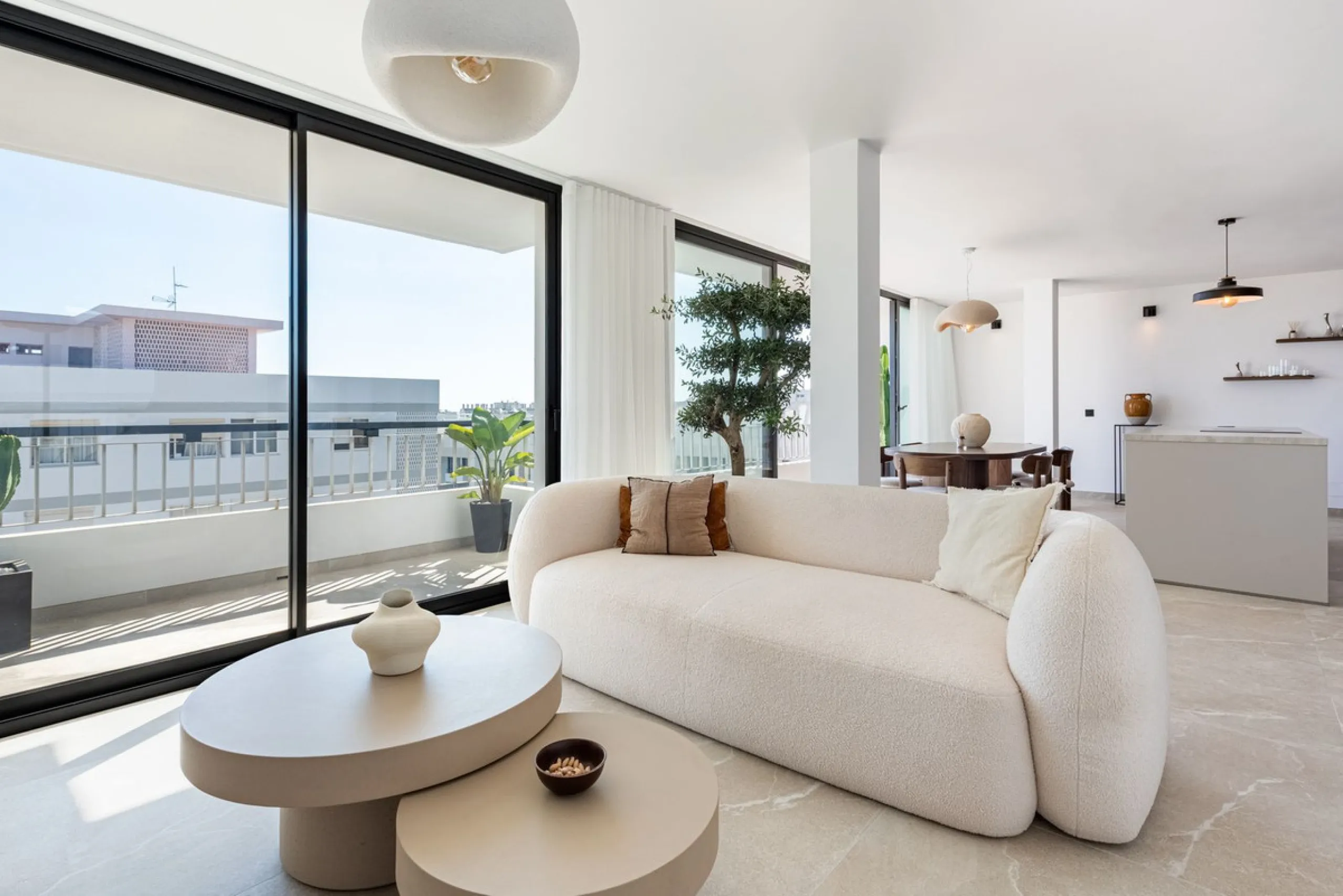 Apartment - Penthouse в продаже в Marbella, Málaga. В доме 3 спален и 2 ванных комнат. Площадь дома 120 м²