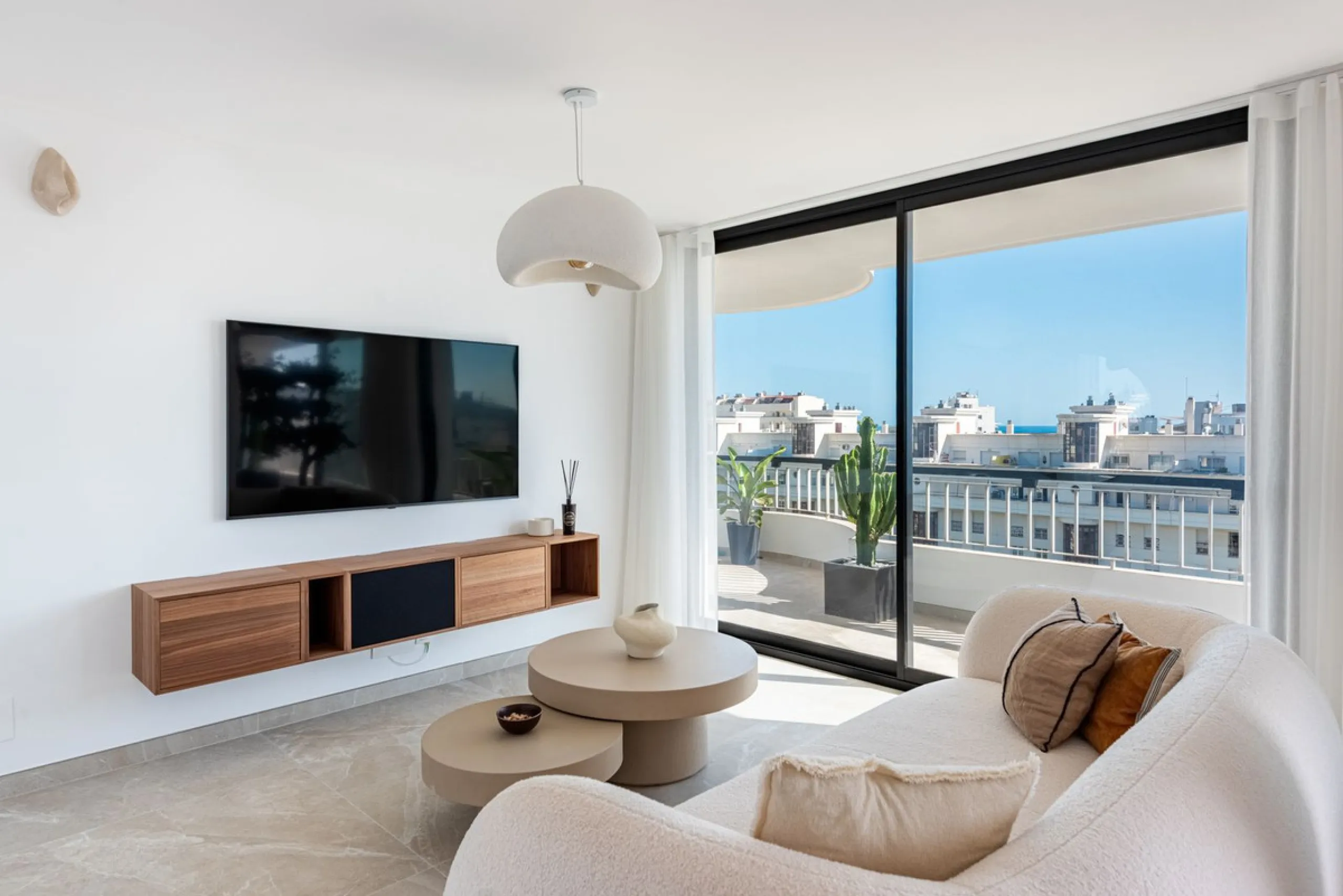 Apartment - Penthouse в продаже в Marbella, Málaga. В доме 3 спален и 2 ванных комнат. Площадь дома 120 м²