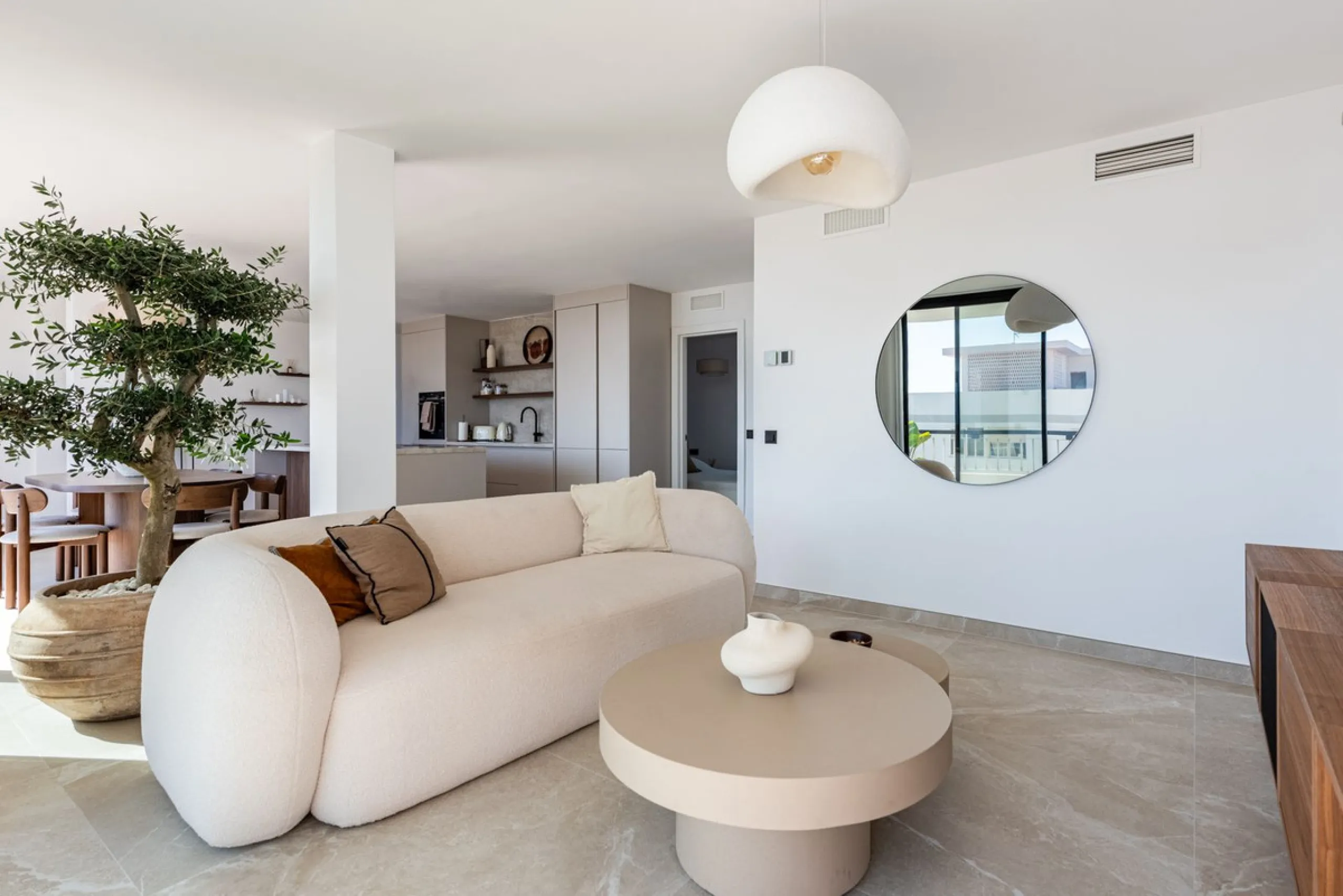 Apartment - Penthouse в продаже в Marbella, Málaga. В доме 3 спален и 2 ванных комнат. Площадь дома 120 м²