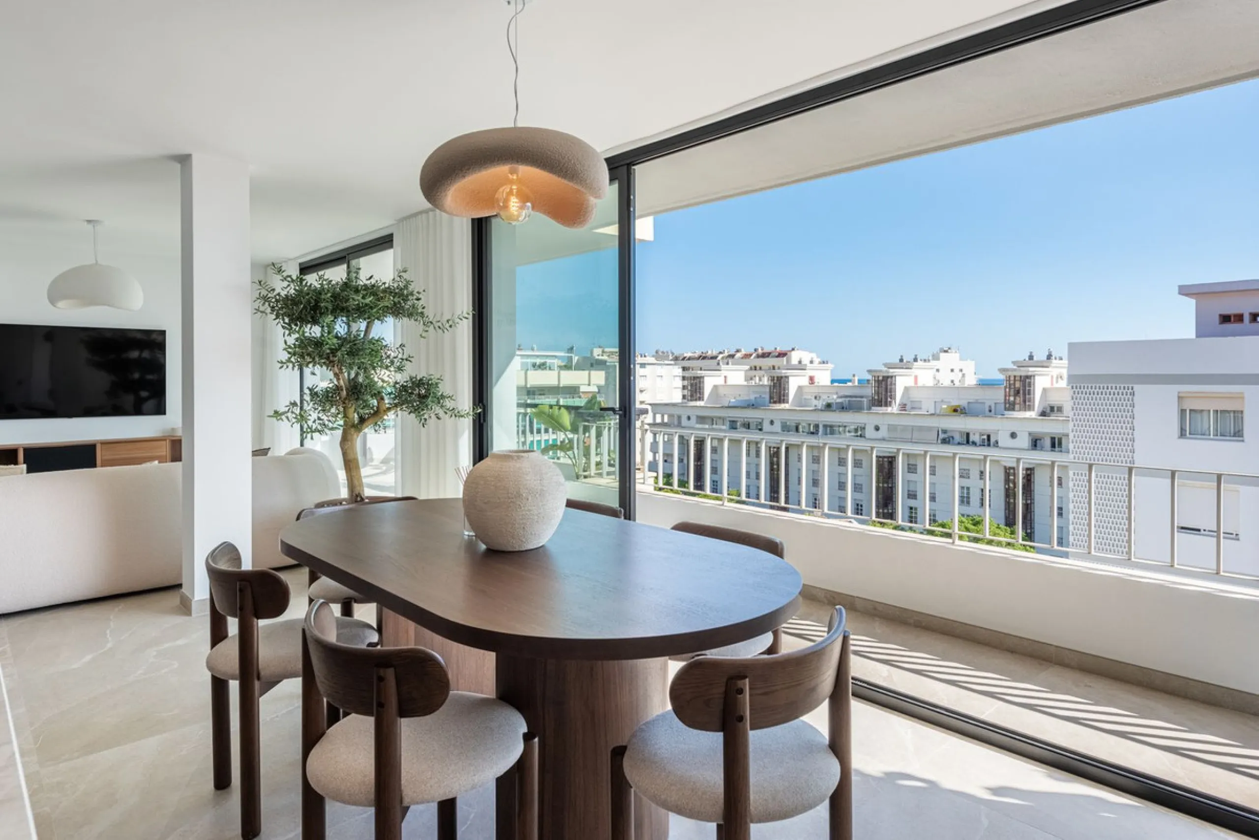 Apartment - Penthouse в продаже в Marbella, Málaga. В доме 3 спален и 2 ванных комнат. Площадь дома 120 м²