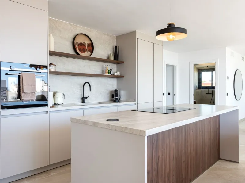 Apartment - Penthouse в продаже в Marbella, Málaga. В доме 3 спален и 2 ванных комнат. Площадь дома 120 м²