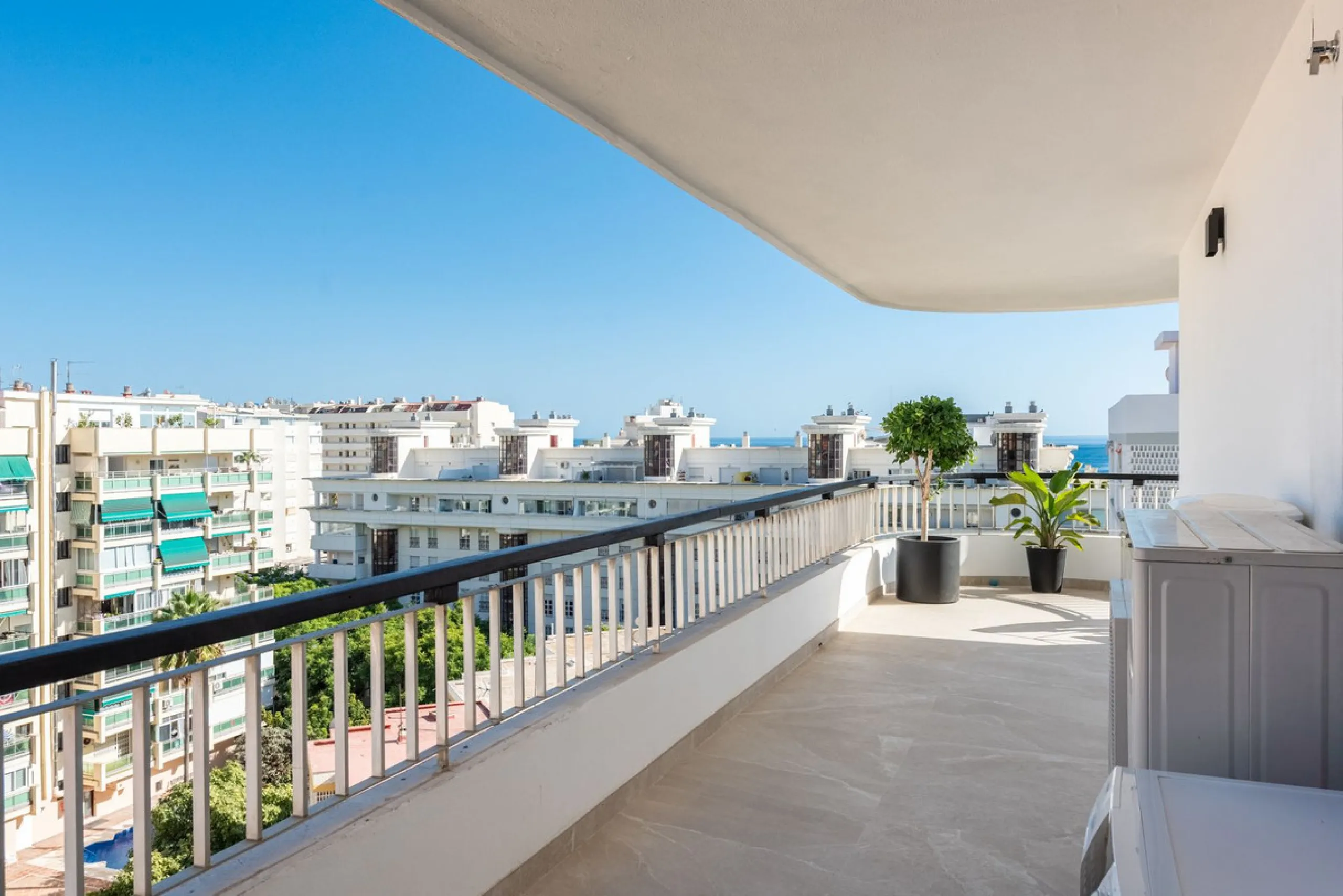 Apartment - Penthouse в продаже в Marbella, Málaga. В доме 3 спален и 2 ванных комнат. Площадь дома 120 м²