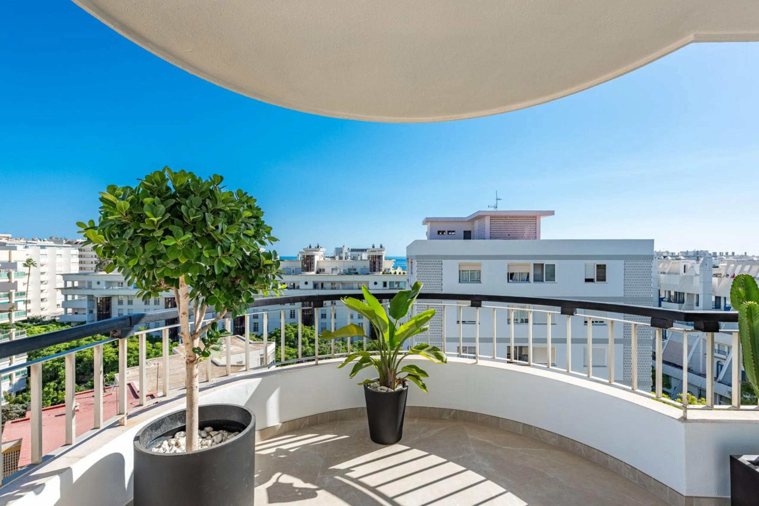 Apartment - Penthouse в продаже в Marbella, Málaga. В доме 3 спален и 2 ванных комнат. Площадь дома 120 м²