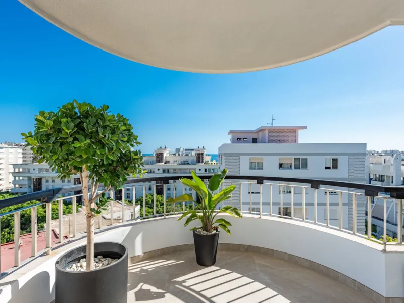 Apartment - Penthouse в продаже в Marbella, Málaga. В доме 3 спален и 2 ванных комнат. Площадь дома 120 м²