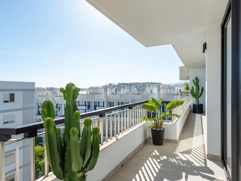 Apartment - Penthouse в продаже в Marbella, Málaga. В доме 3 спален и 2 ванных комнат. Площадь дома 120 м²